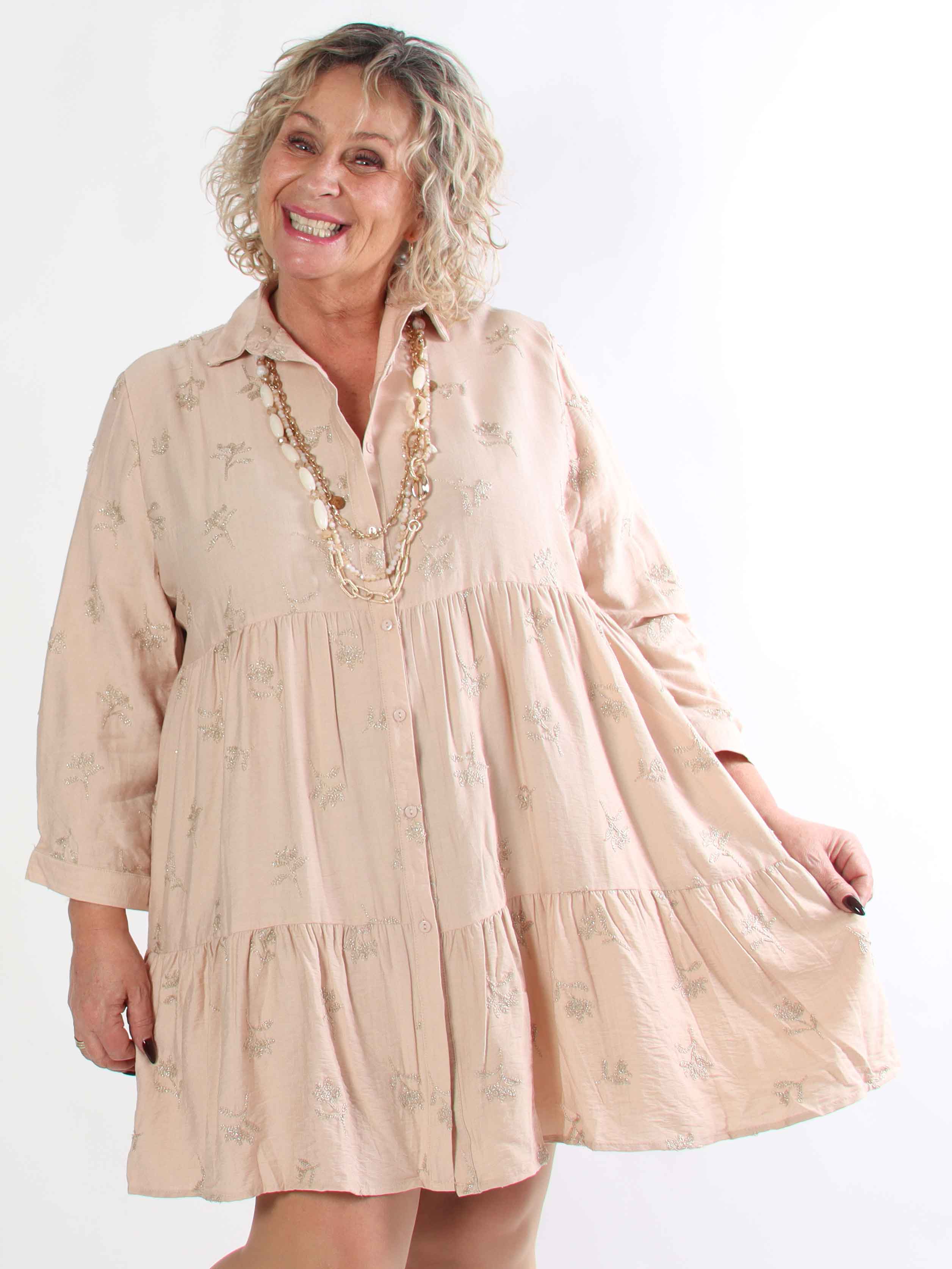 Wania - Sød kjole i viskose med fine blomster broderinger