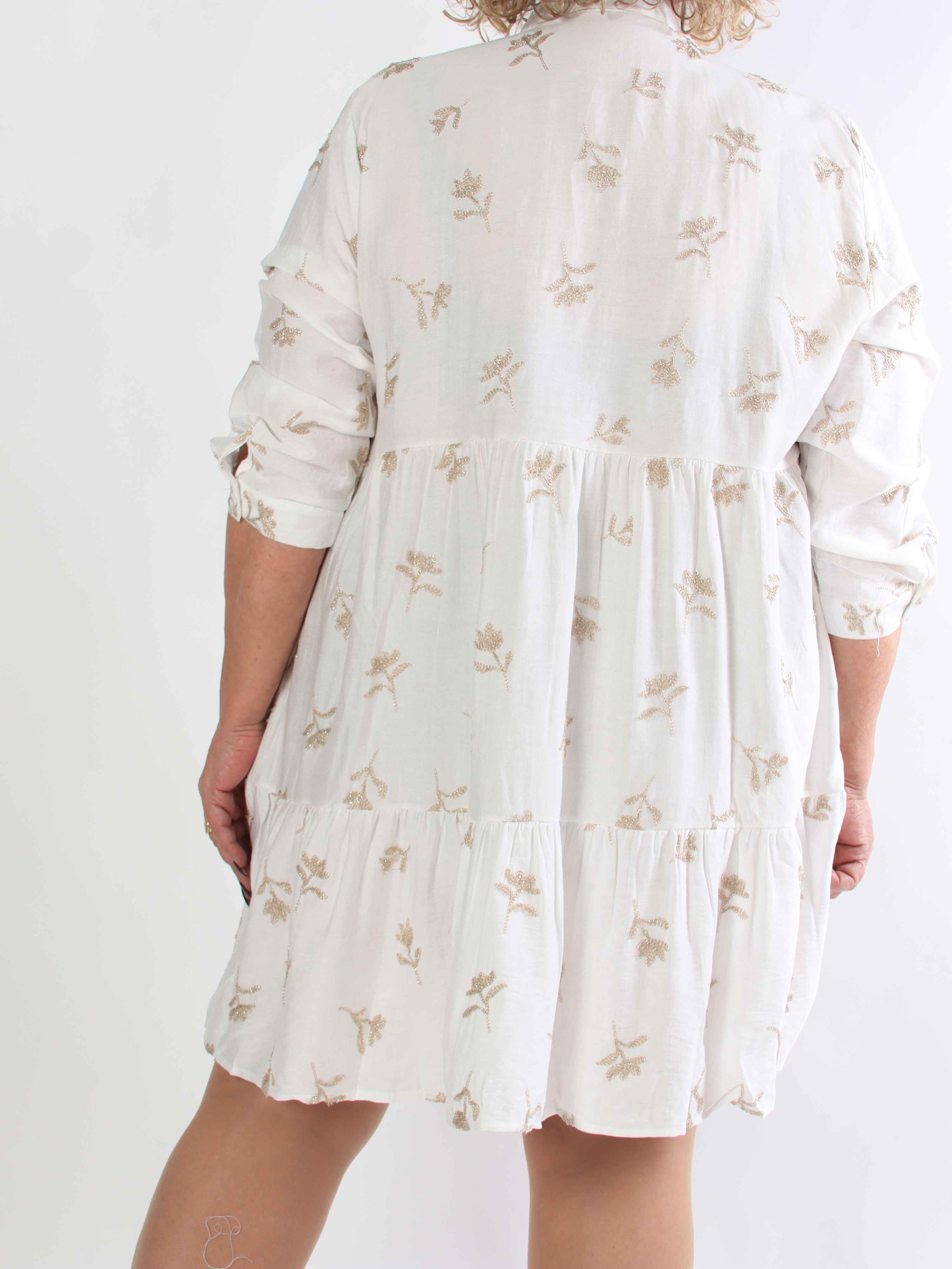 Wania - Sød kjole i viskose med fine blomster broderinger