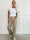 Zelma - Stilrene beige jeans med dekorativ syning langs benene
