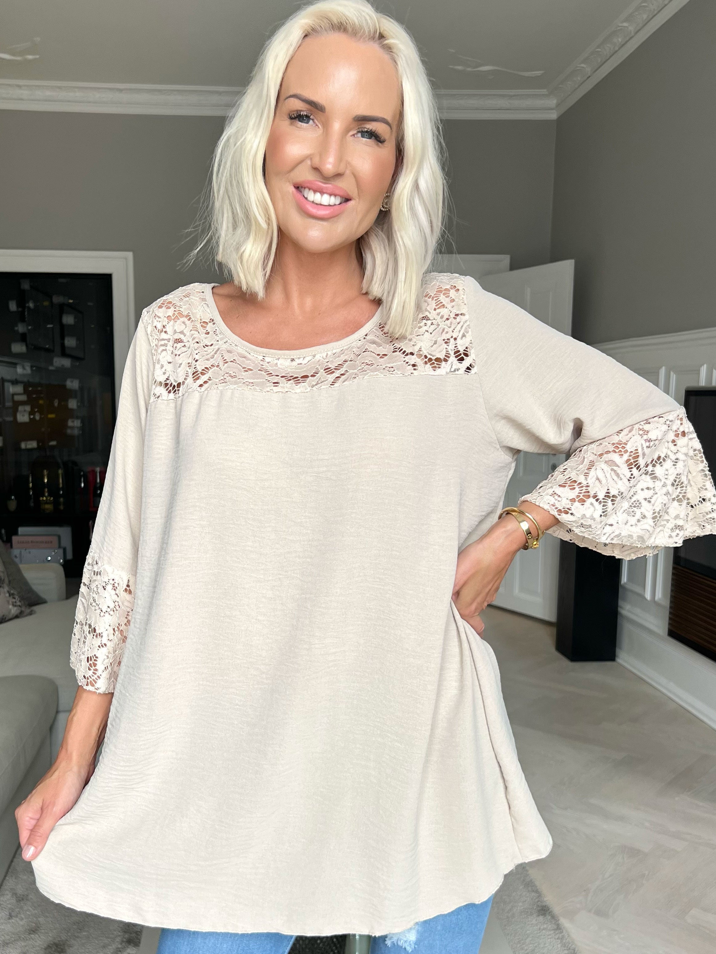 Amanda - Sød simpel tunika med blonde