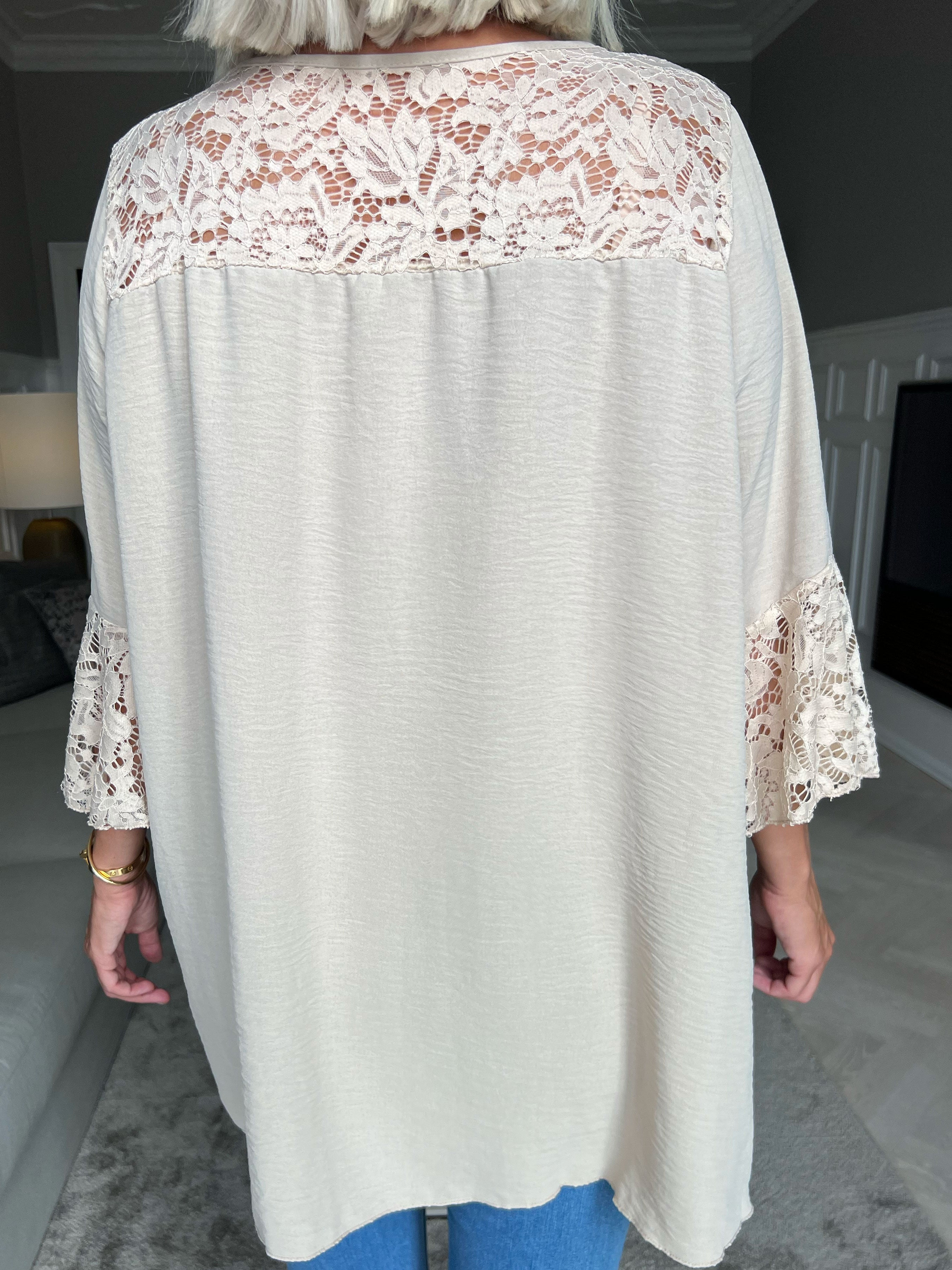 Amanda - Sød simpel tunika med blonde