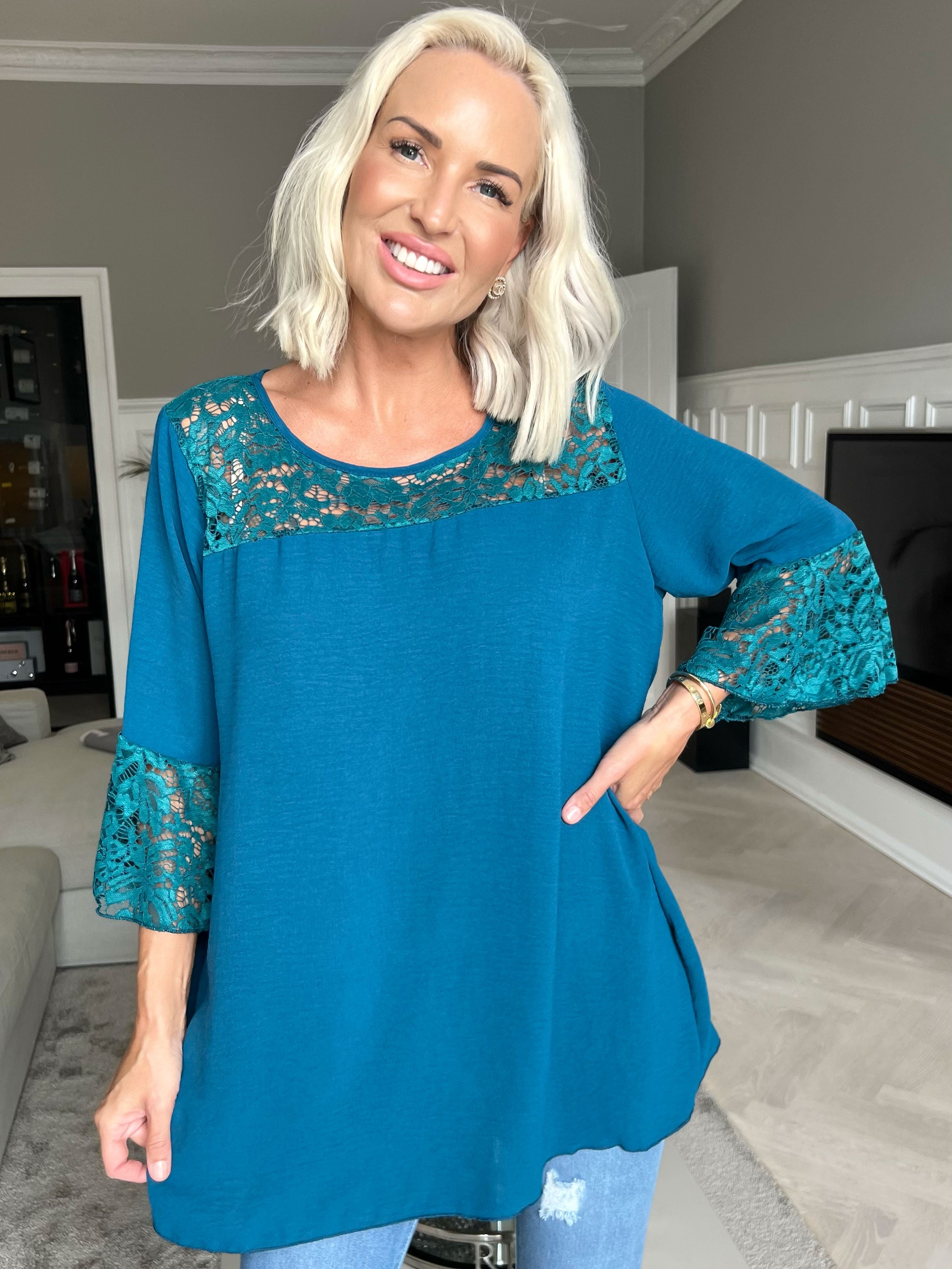 Amanda - Sød simpel tunika med blonde