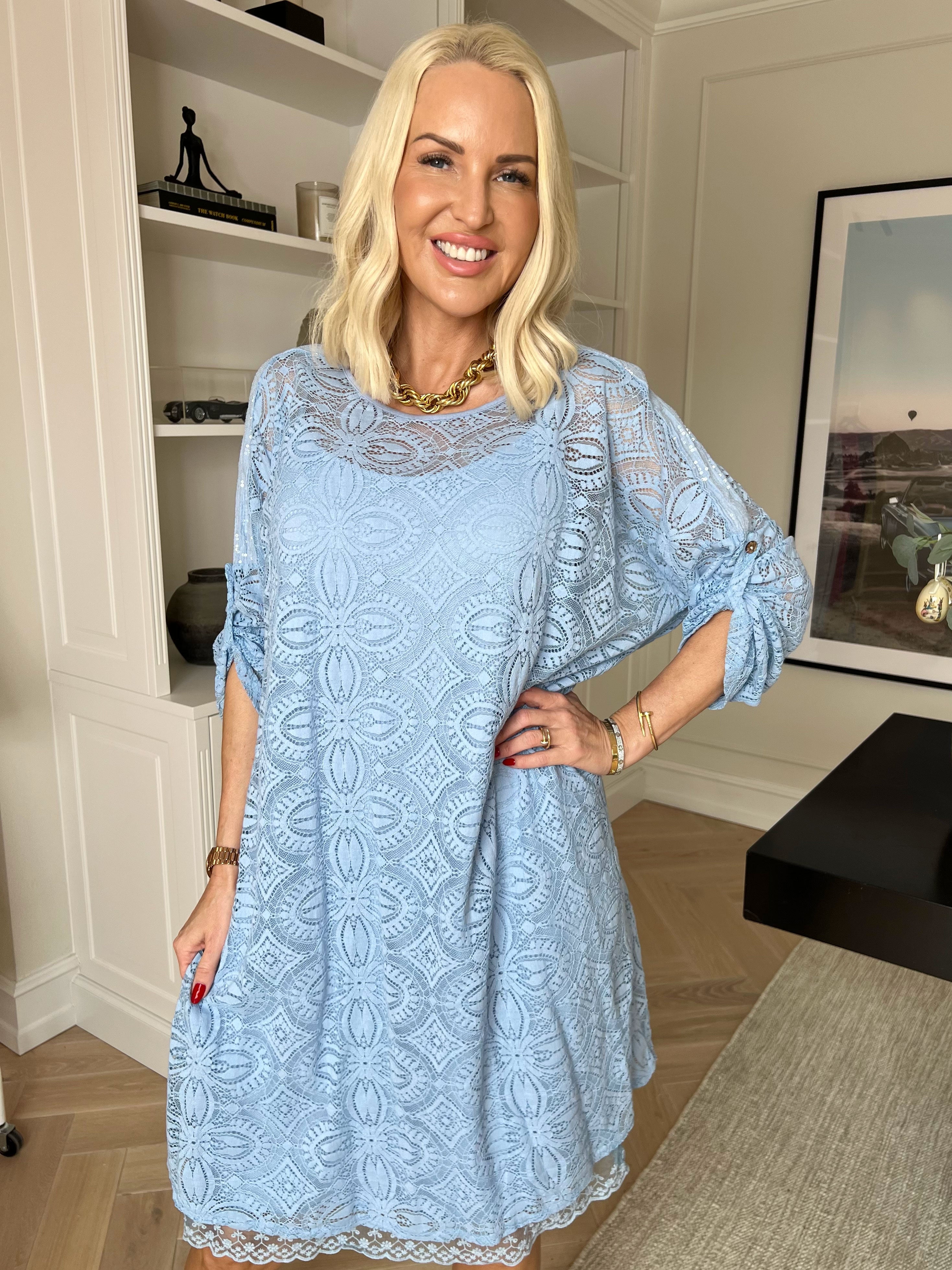 Arianna - Sød blondekjole i bomuld med blød underkjole