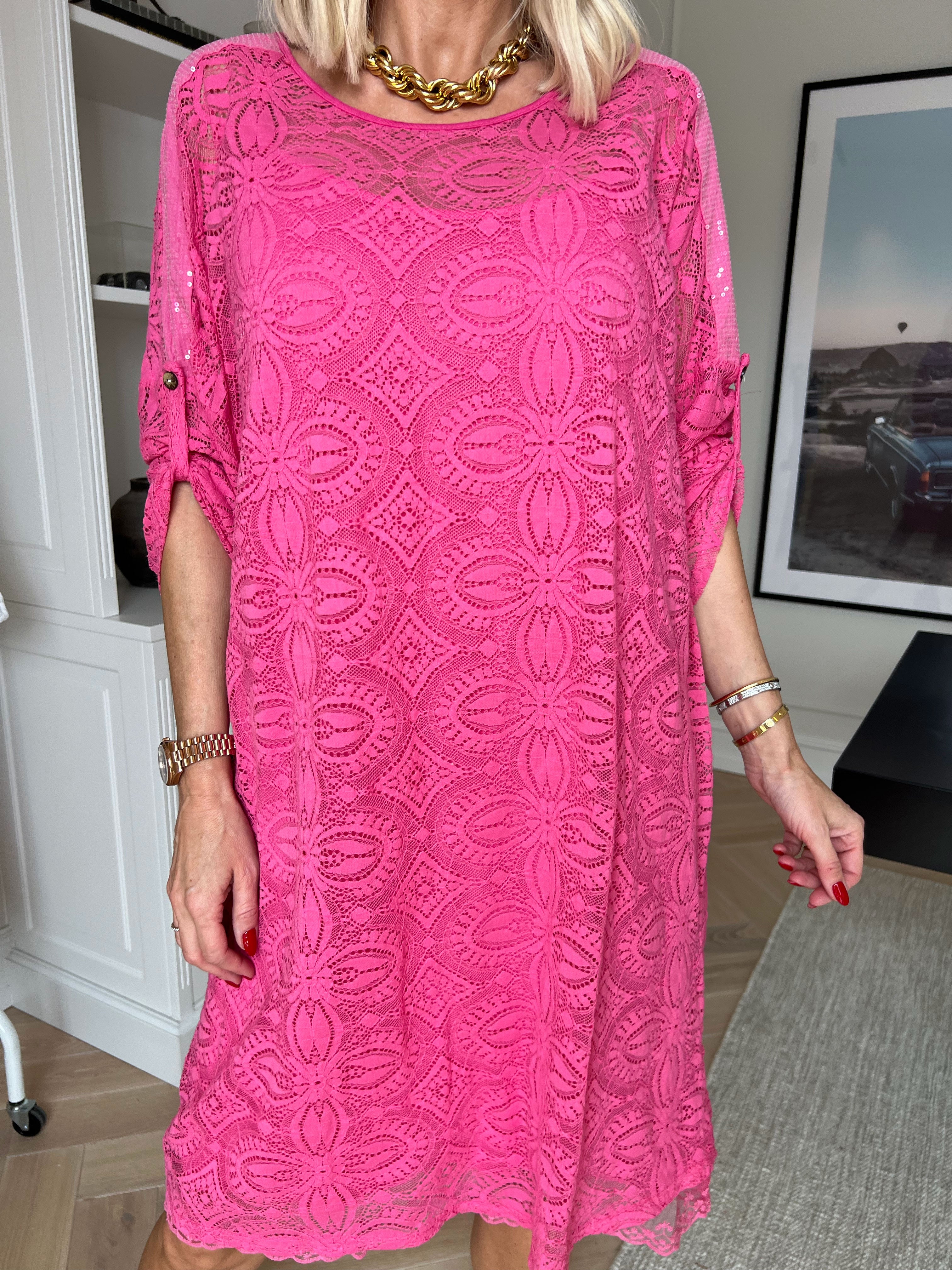 Arianna - Sød blondekjole i bomuld med blød underkjole