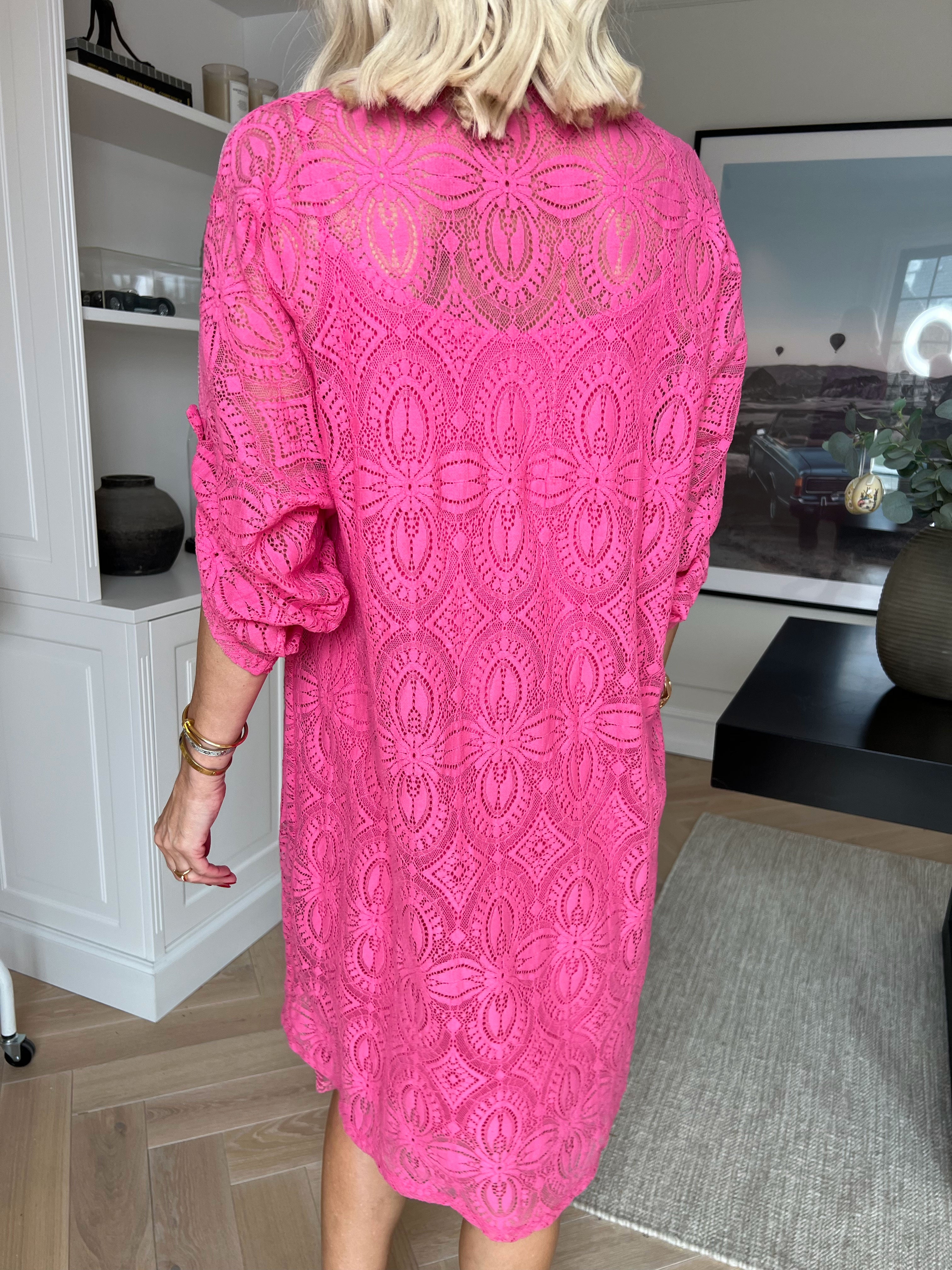 Arianna - Sød blondekjole i bomuld med blød underkjole