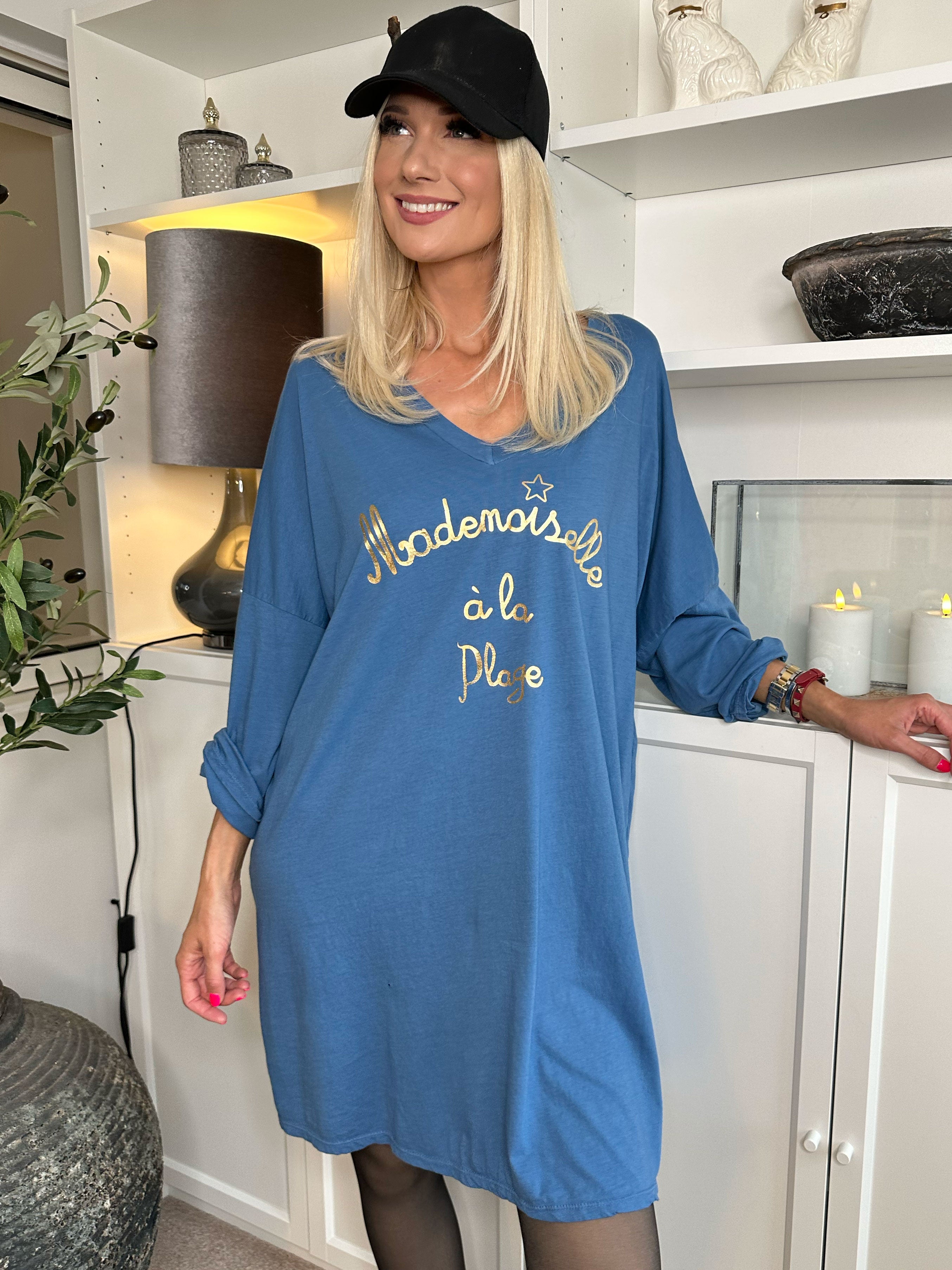 Bree Long Sleeve - Kjole i bomuld med guld tekst foran