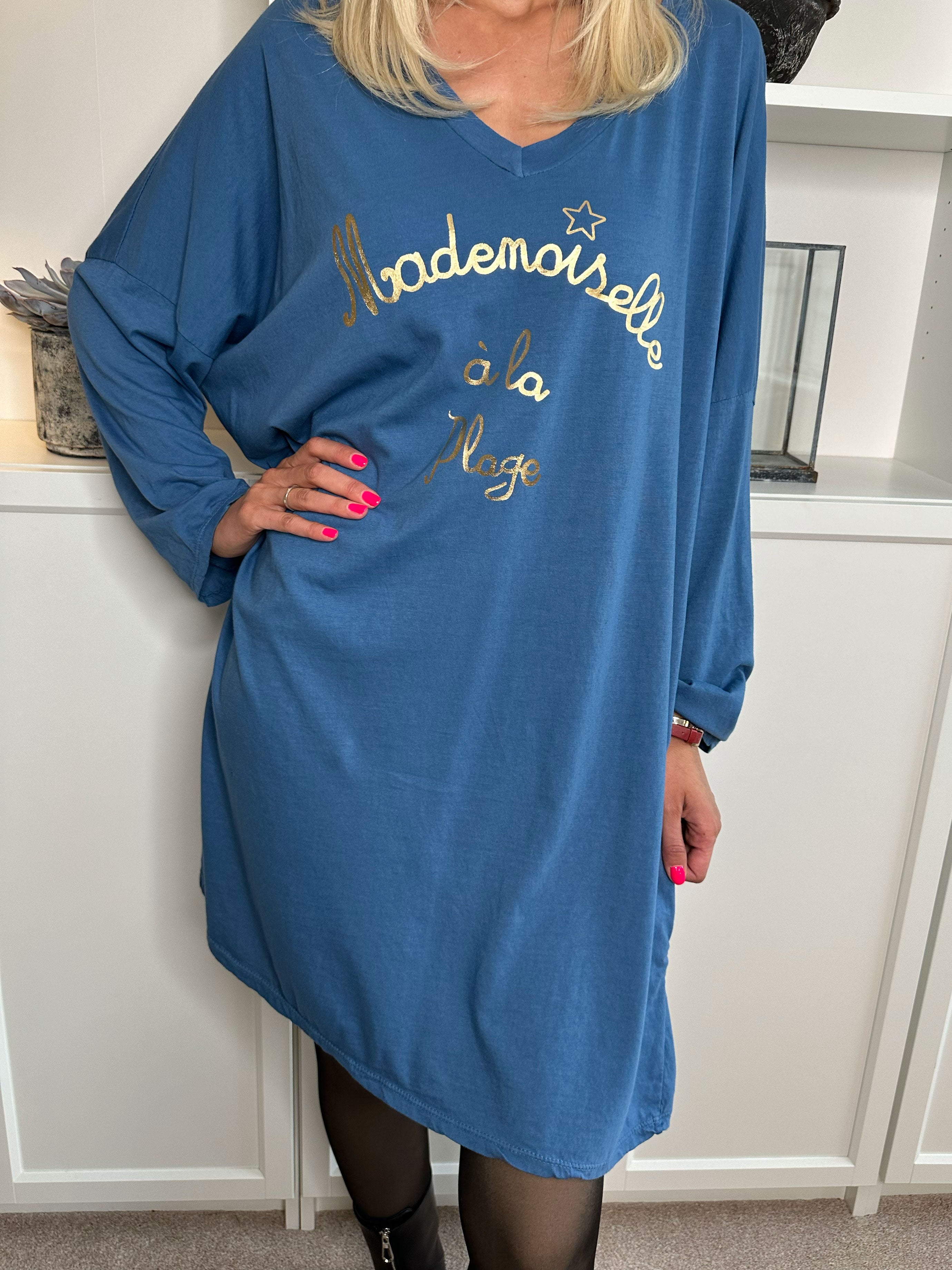 Bree Long Sleeve - Kjole i bomuld med guld tekst foran