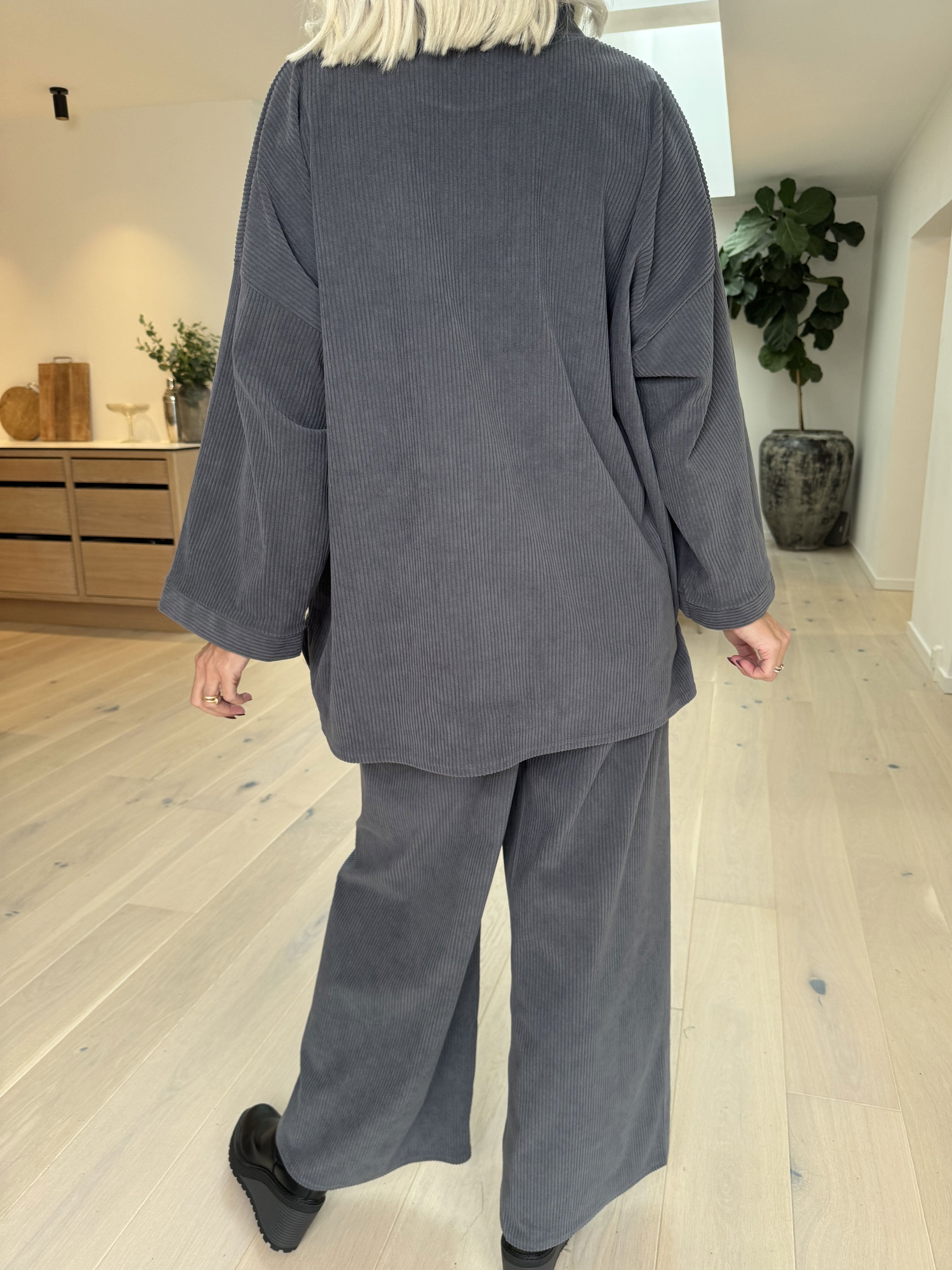 Brianne - Oversized sæt med ribbet stof