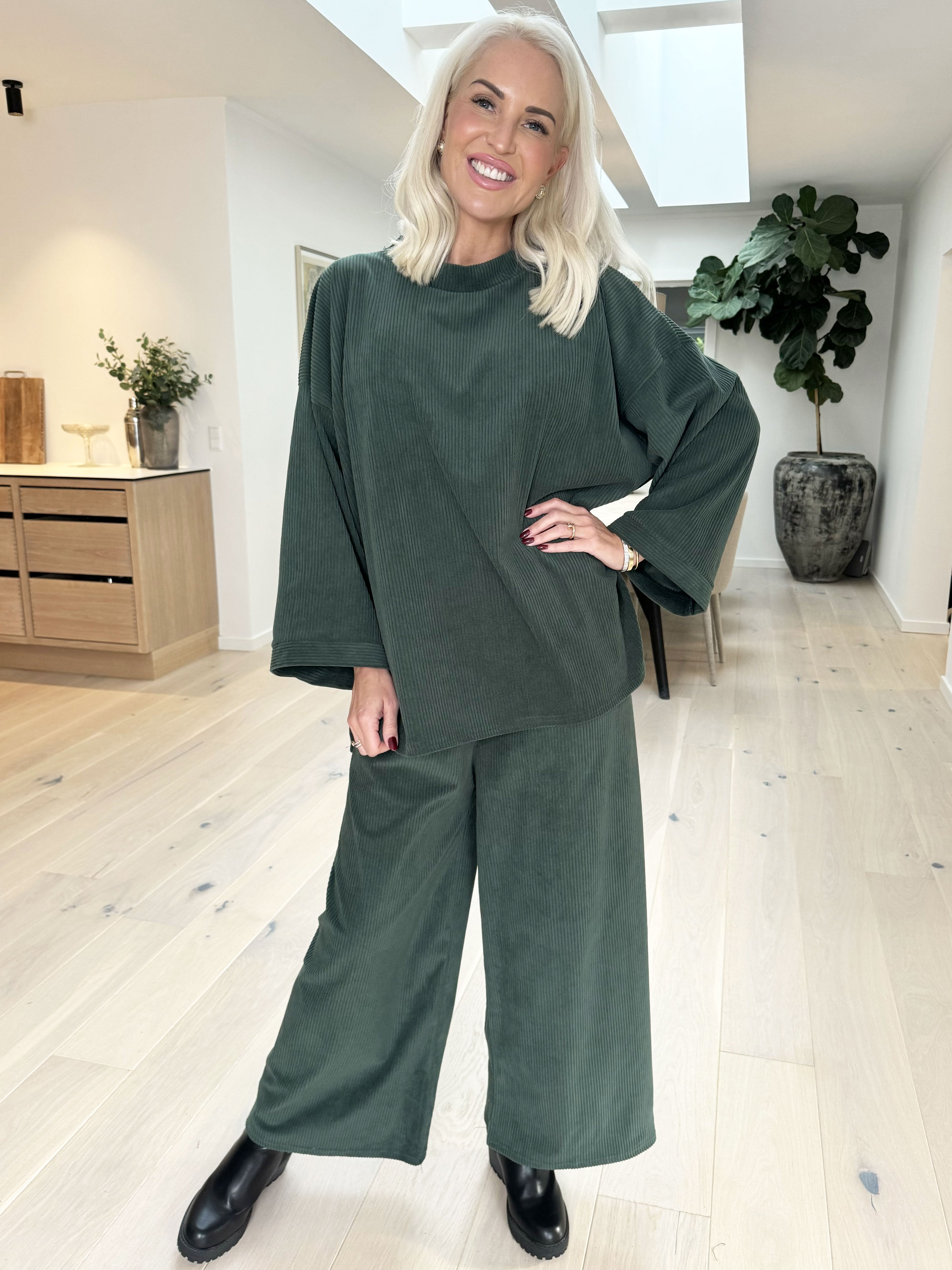 Brianne - Oversized sæt med ribbet stof