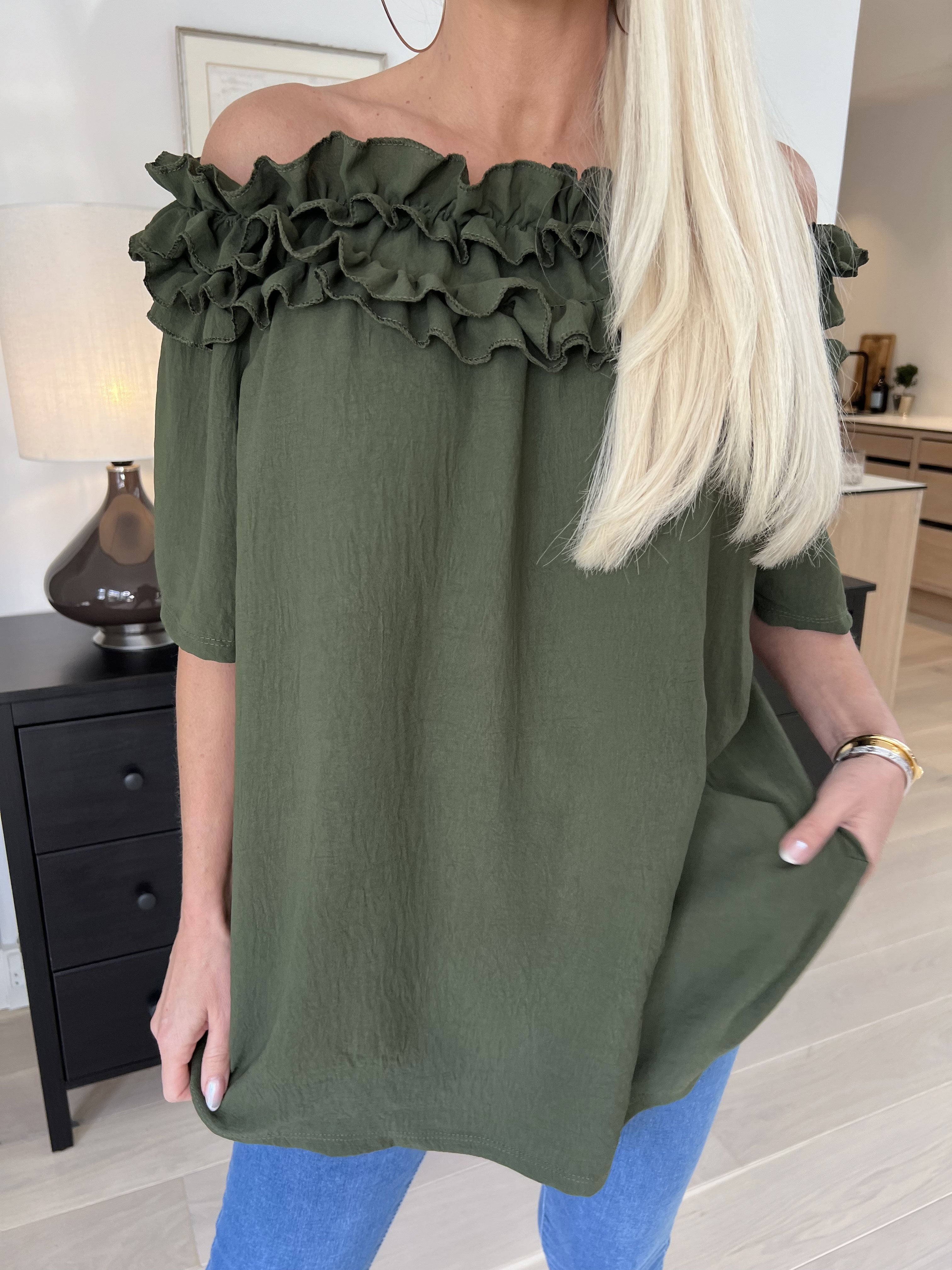 Chili Sleeveless - Fineste tunika med elastik og flæser i udskæringen