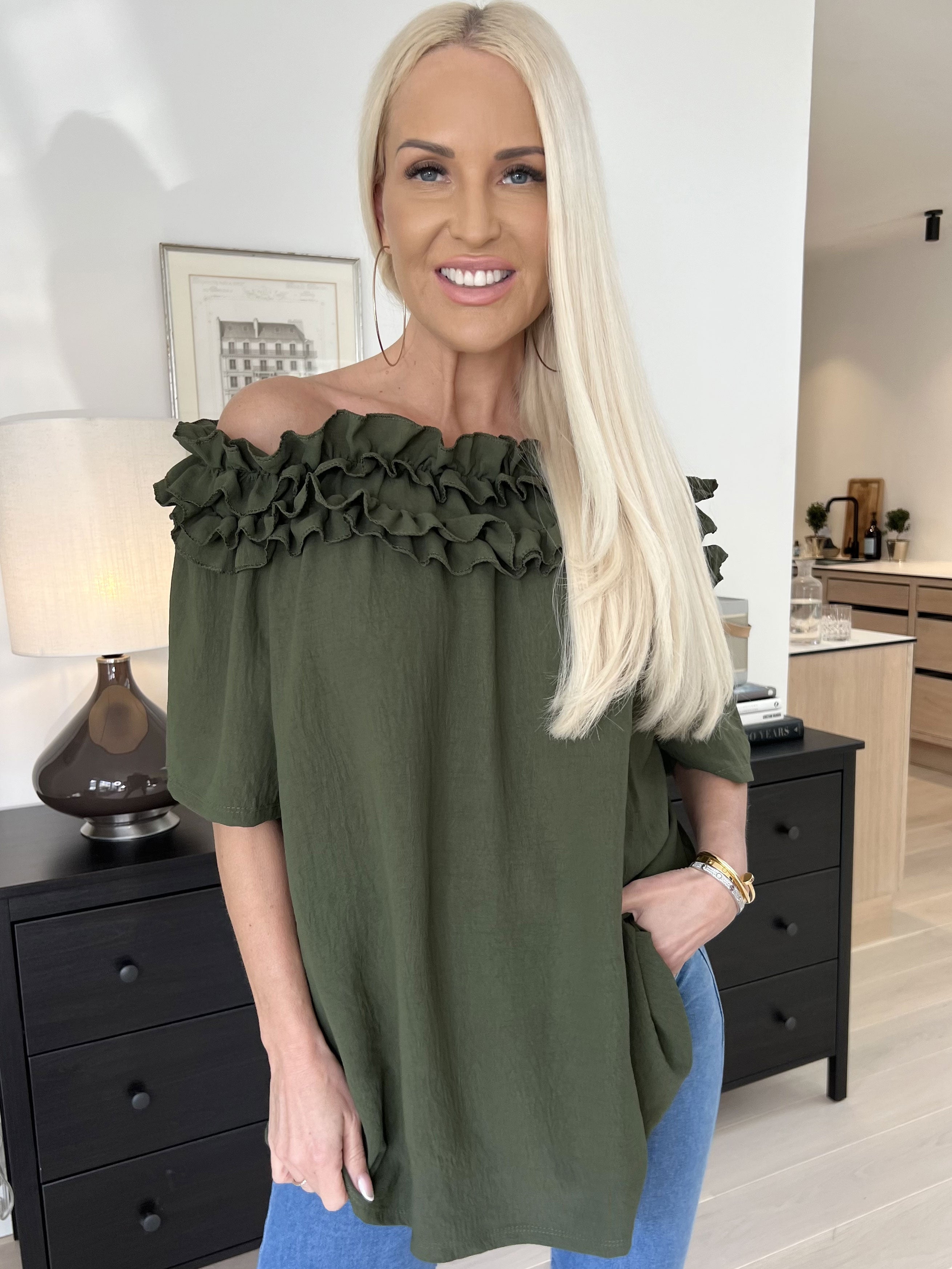 Chili Sleeveless - Fineste tunika med elastik og flæser i udskæringen