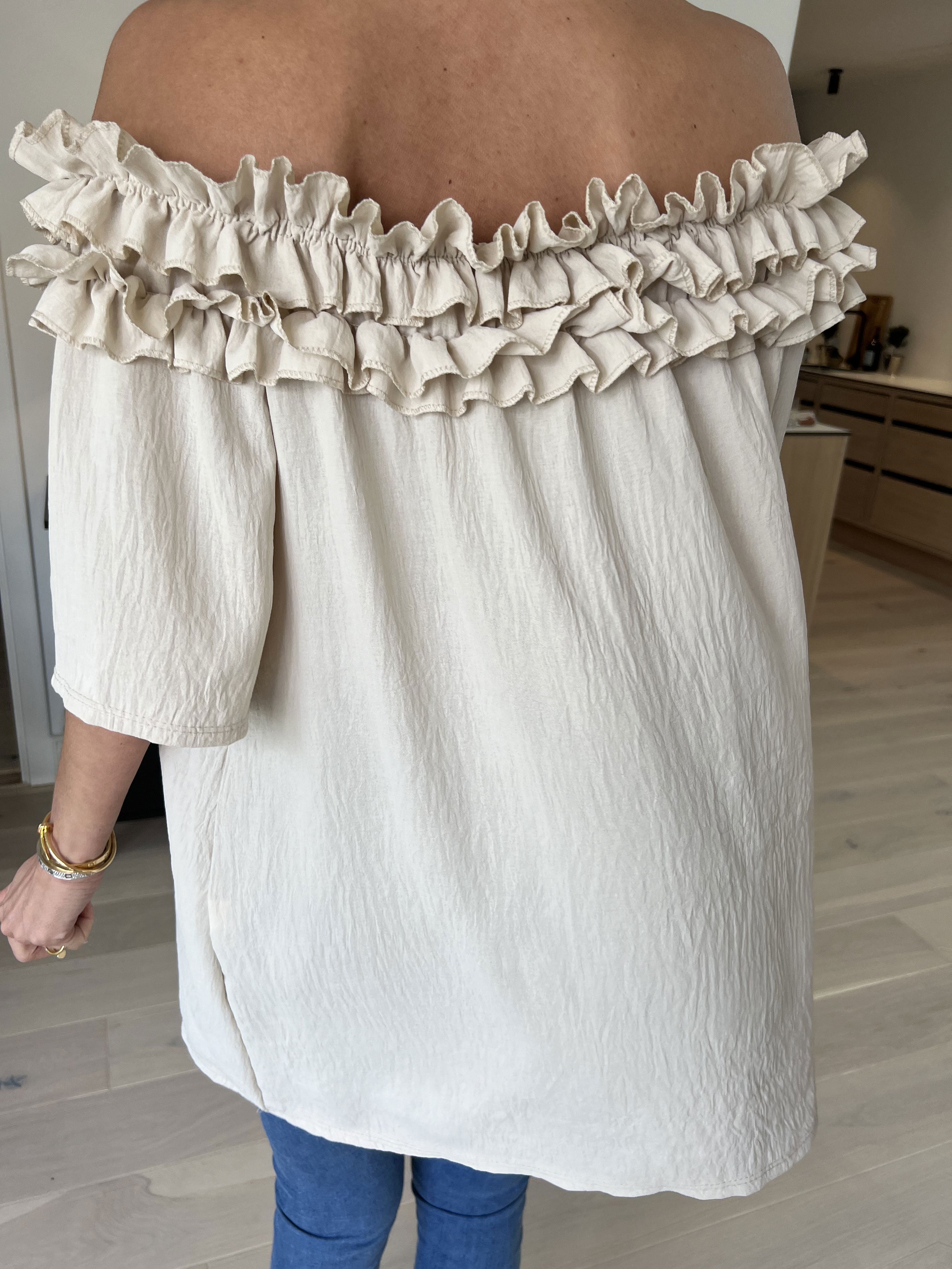 Chili Sleeveless - Fineste tunika med elastik og flæser i udskæringen