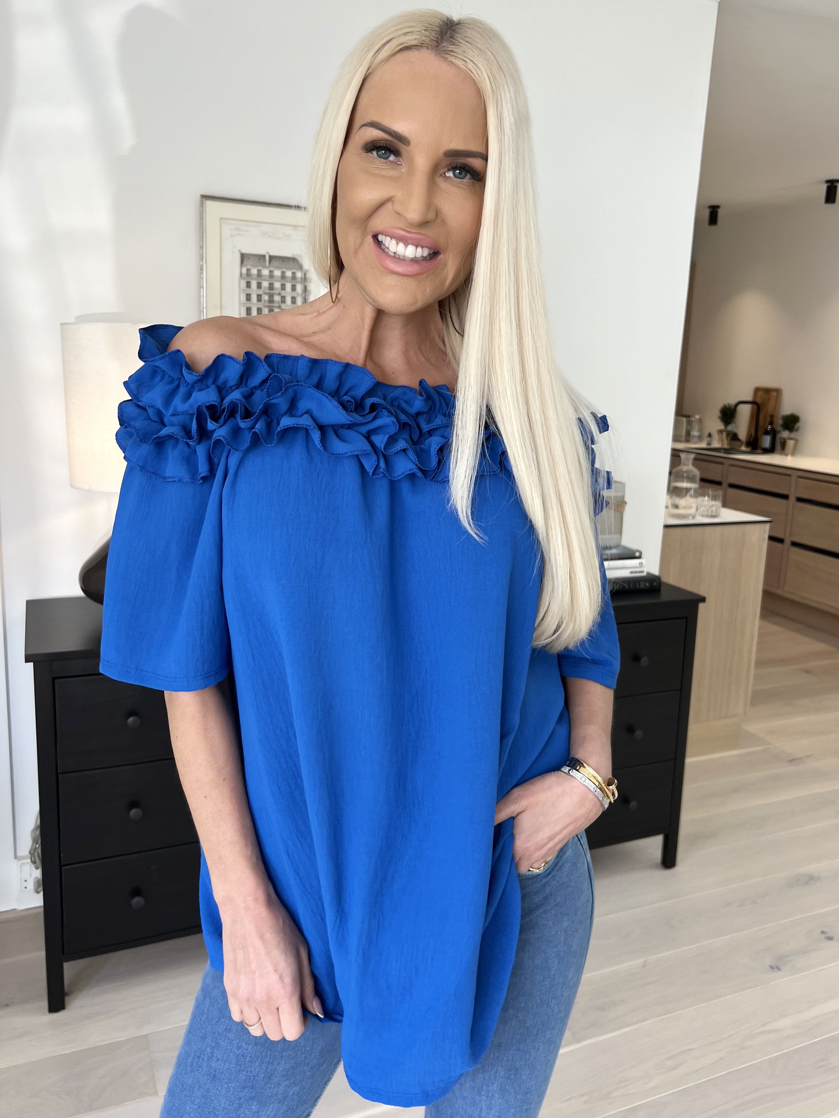 Chili Sleeveless - Fineste tunika med elastik og flæser i udskæringen