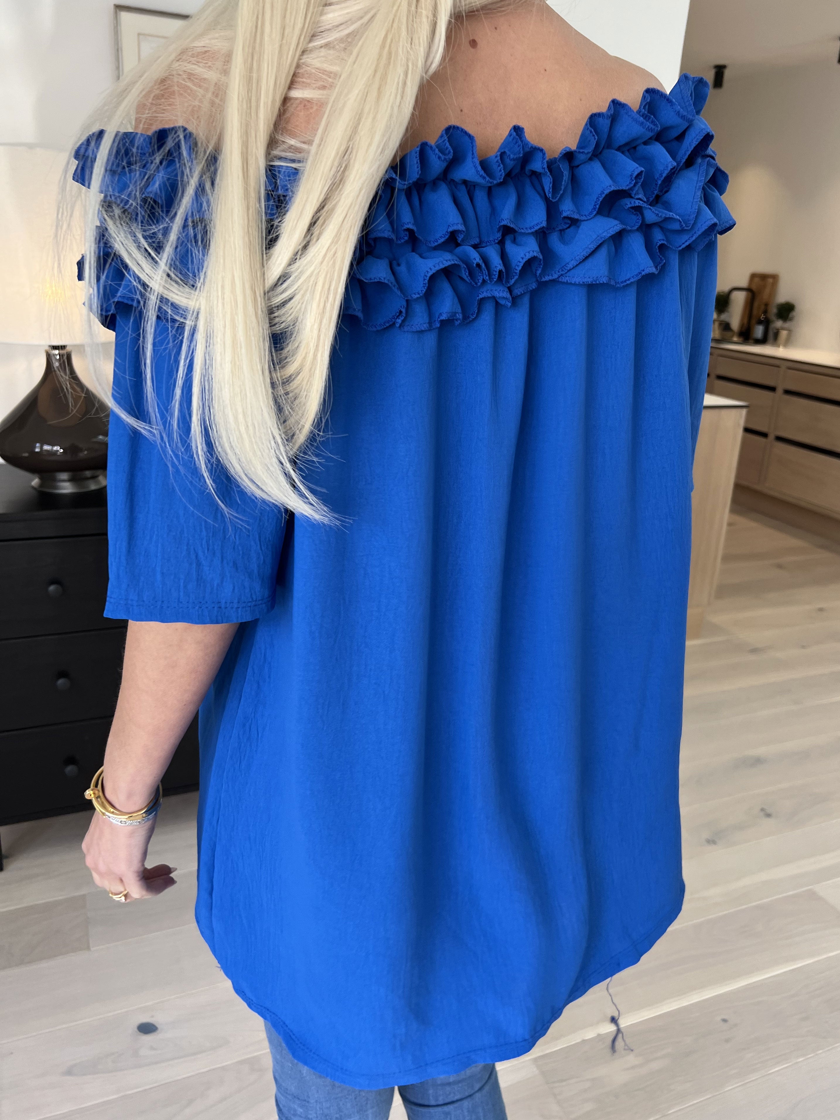 Chili Sleeveless - Fineste tunika med elastik og flæser i udskæringen