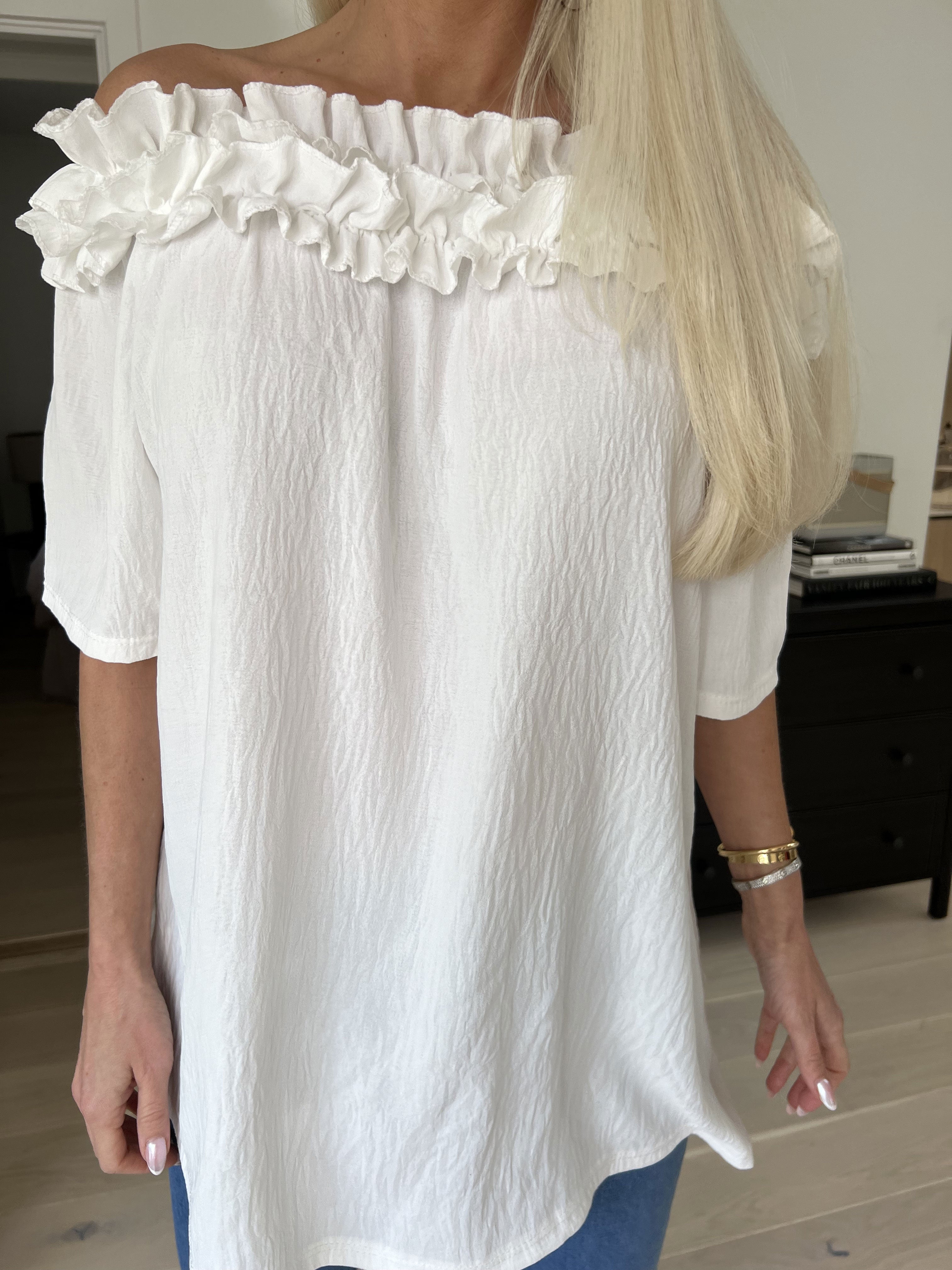 Chili Sleeveless - Fineste tunika med elastik og flæser i udskæringen