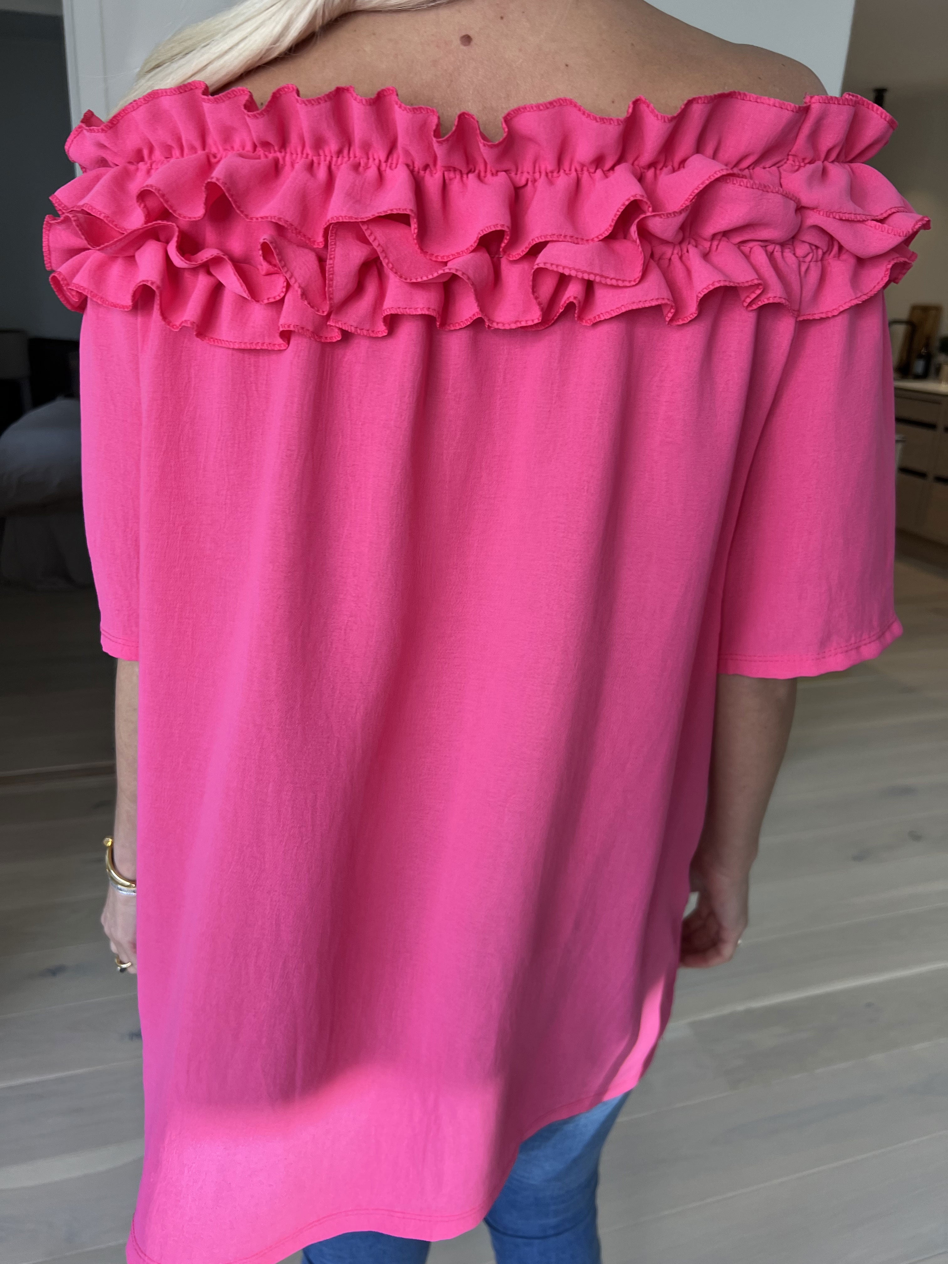 Chili Sleeveless - Fineste tunika med elastik og flæser i udskæringen