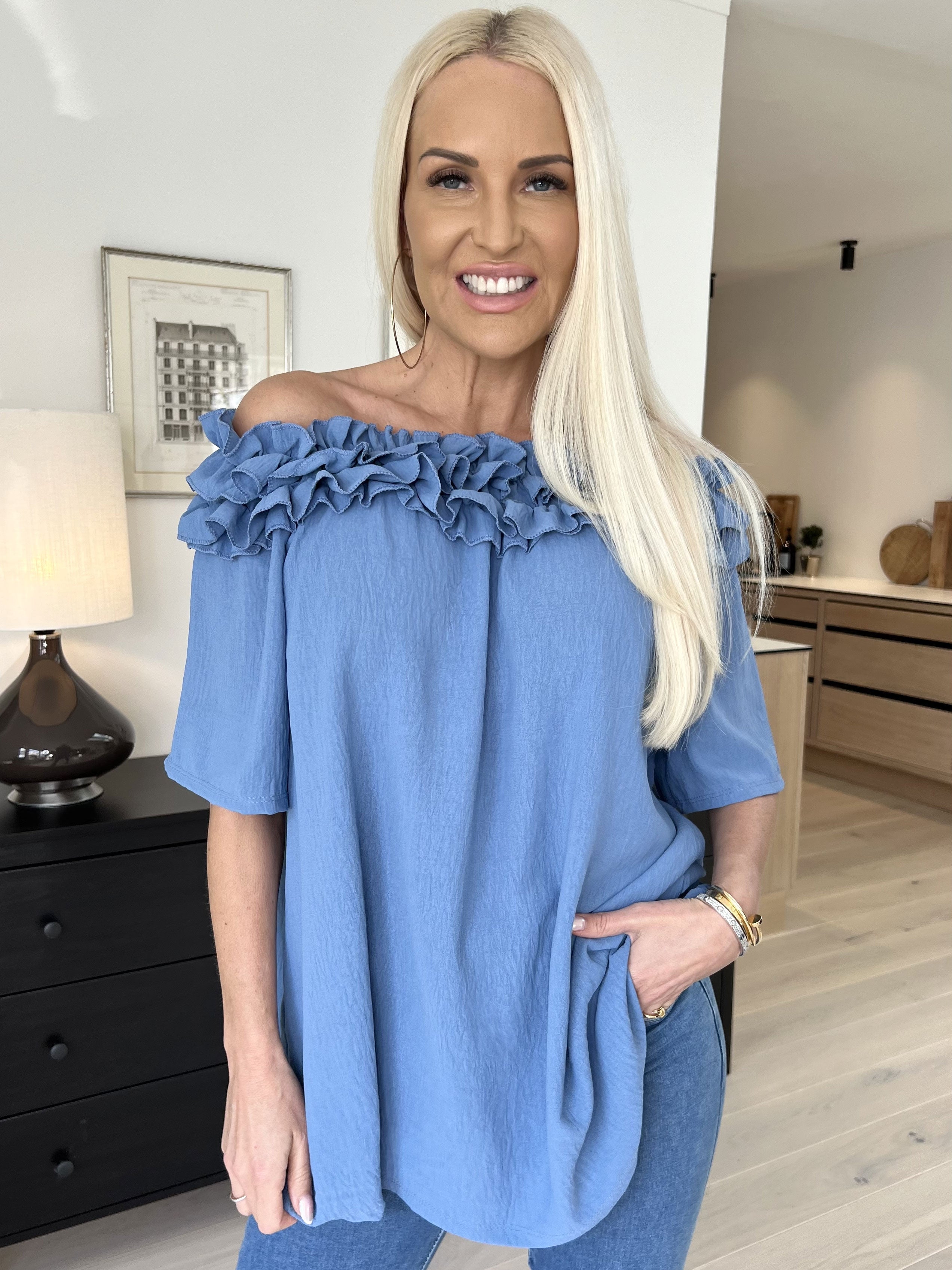 Chili Sleeveless - Fineste tunika med elastik og flæser i udskæringen