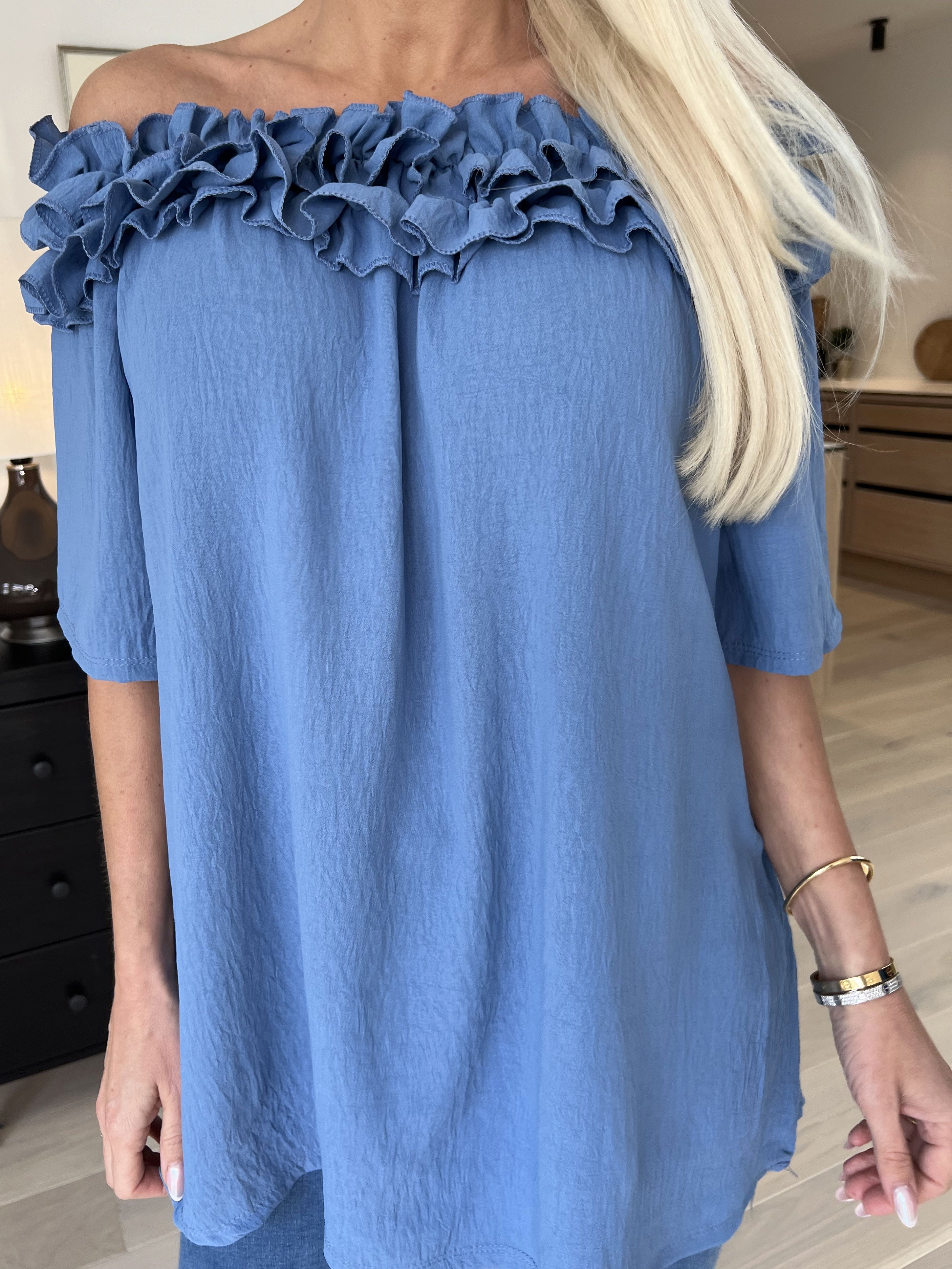 Chili Sleeveless - Fineste tunika med elastik og flæser i udskæringen