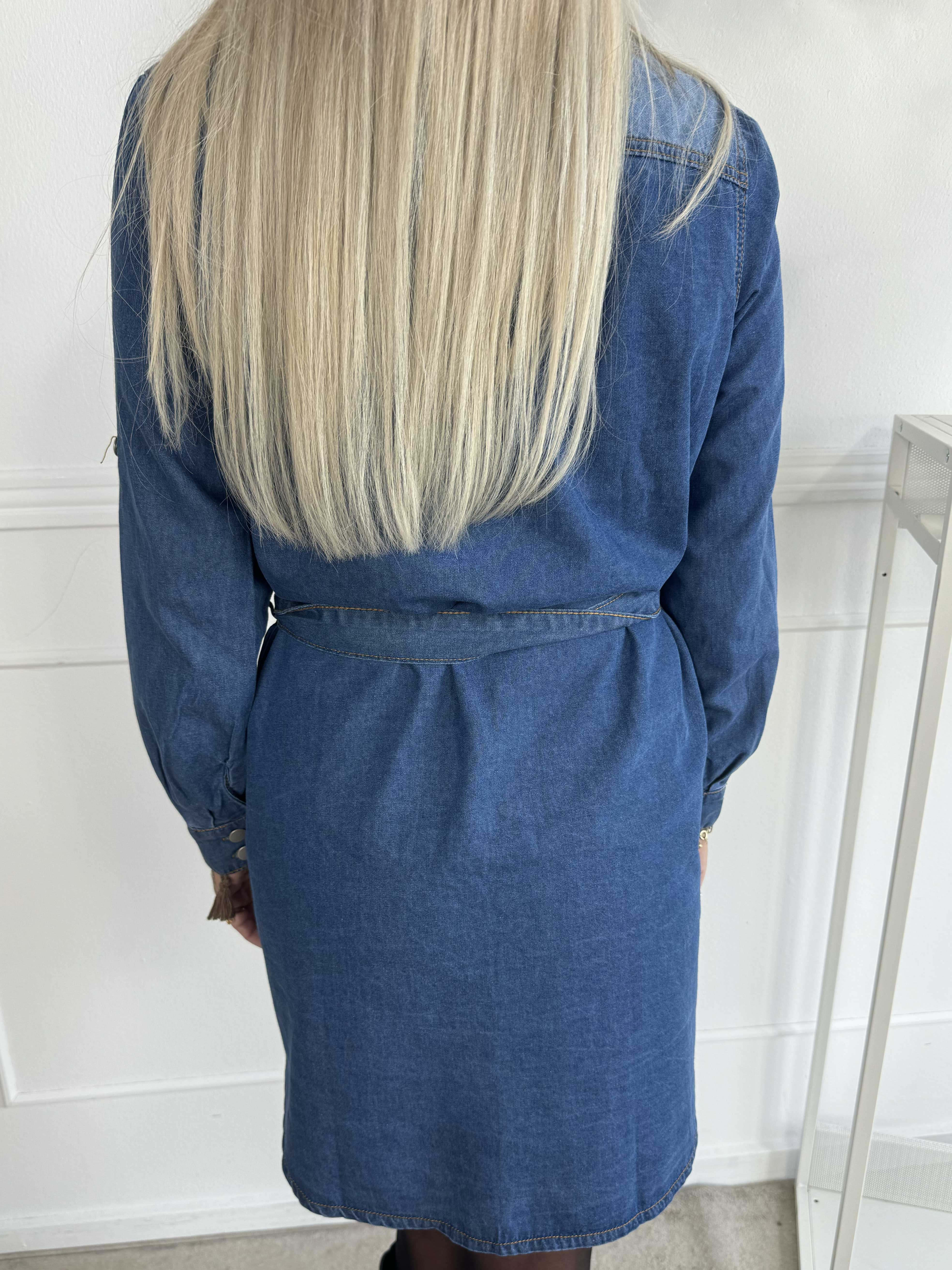 Dayan - Denim skjorte med perler og bindebånd