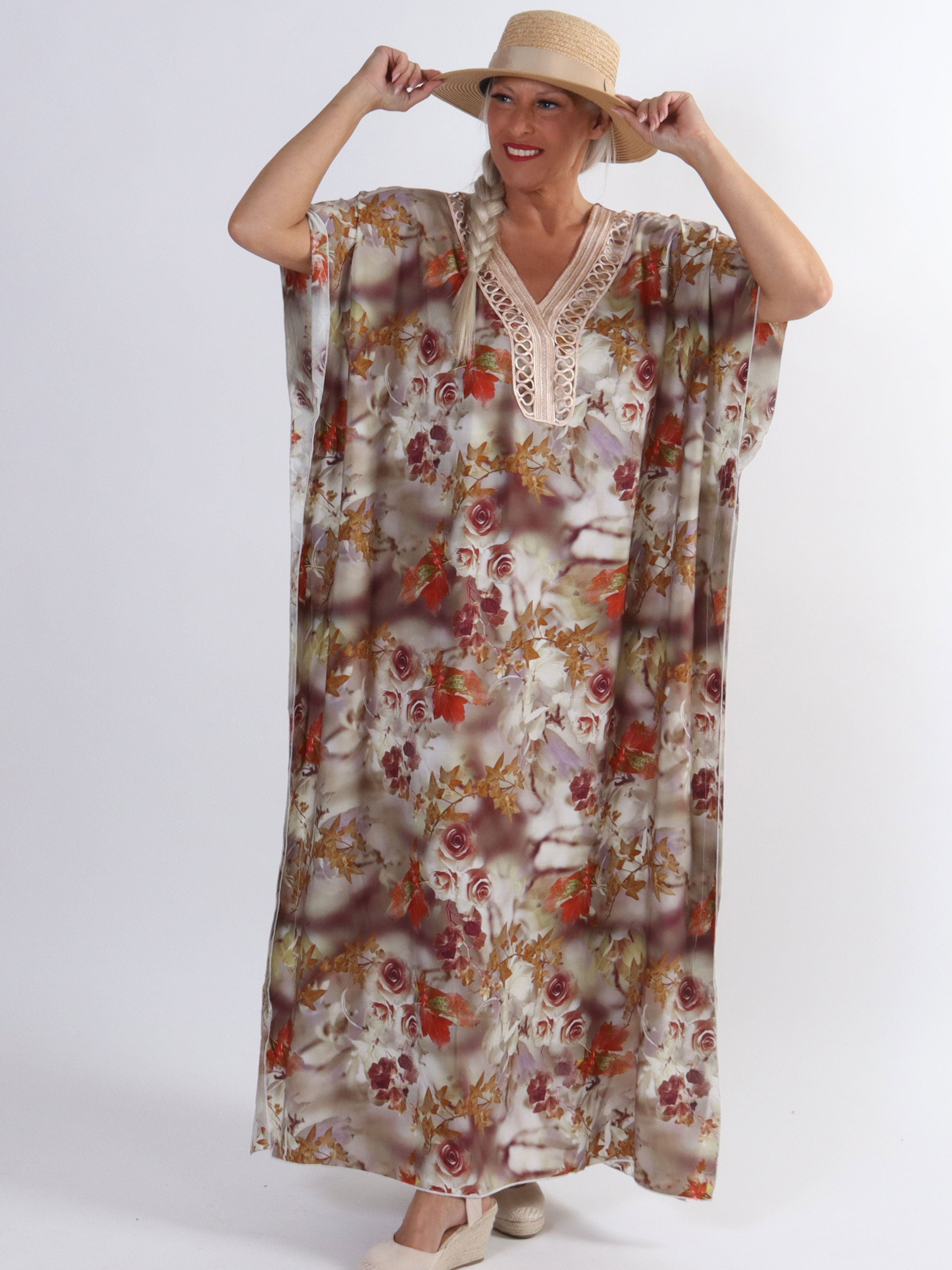 Emily - Sød lang plus size tunikakjole med fint blomsterprint