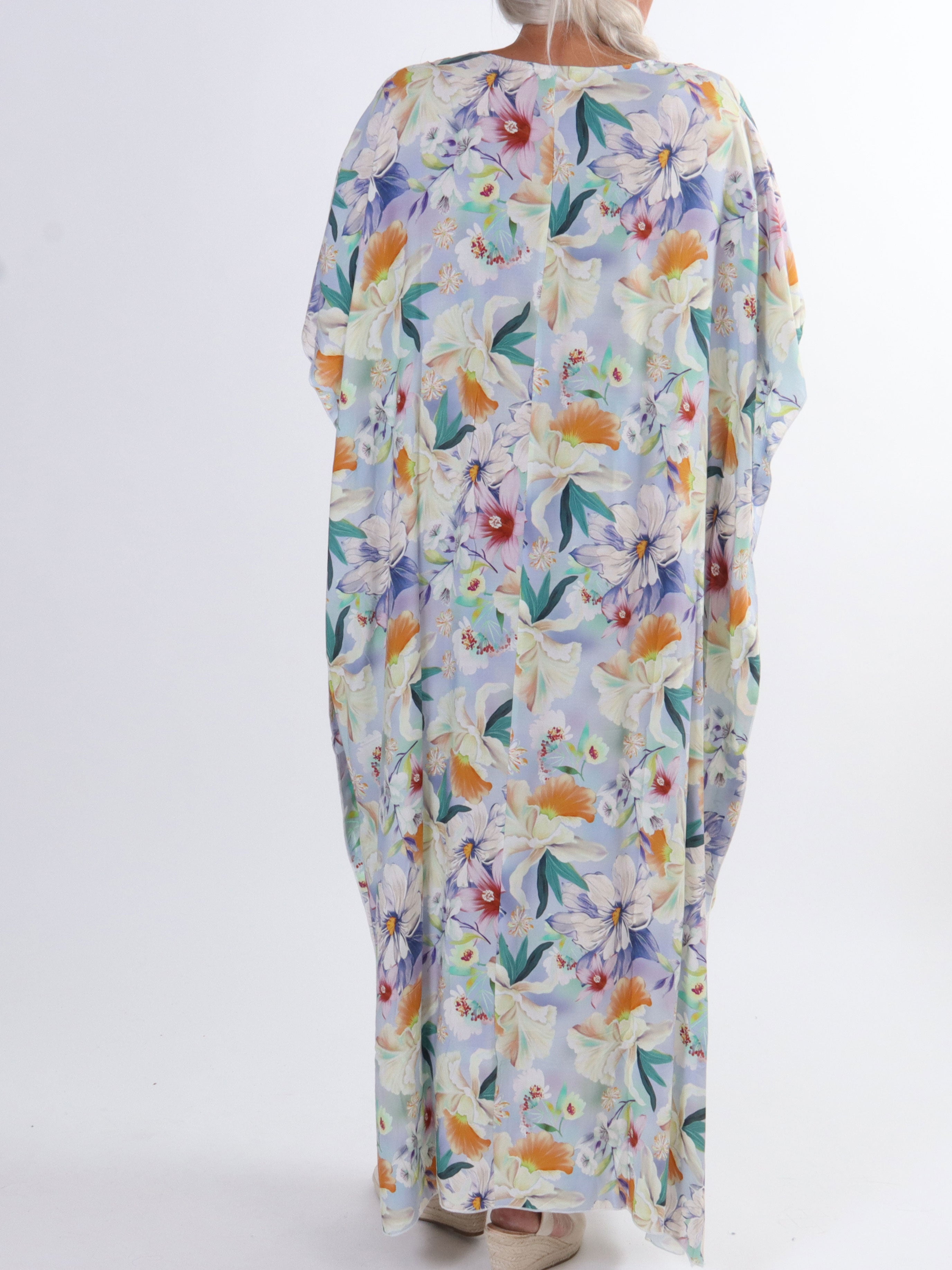 Emily - Sød lang plus size tunikakjole med fint blomsterprint