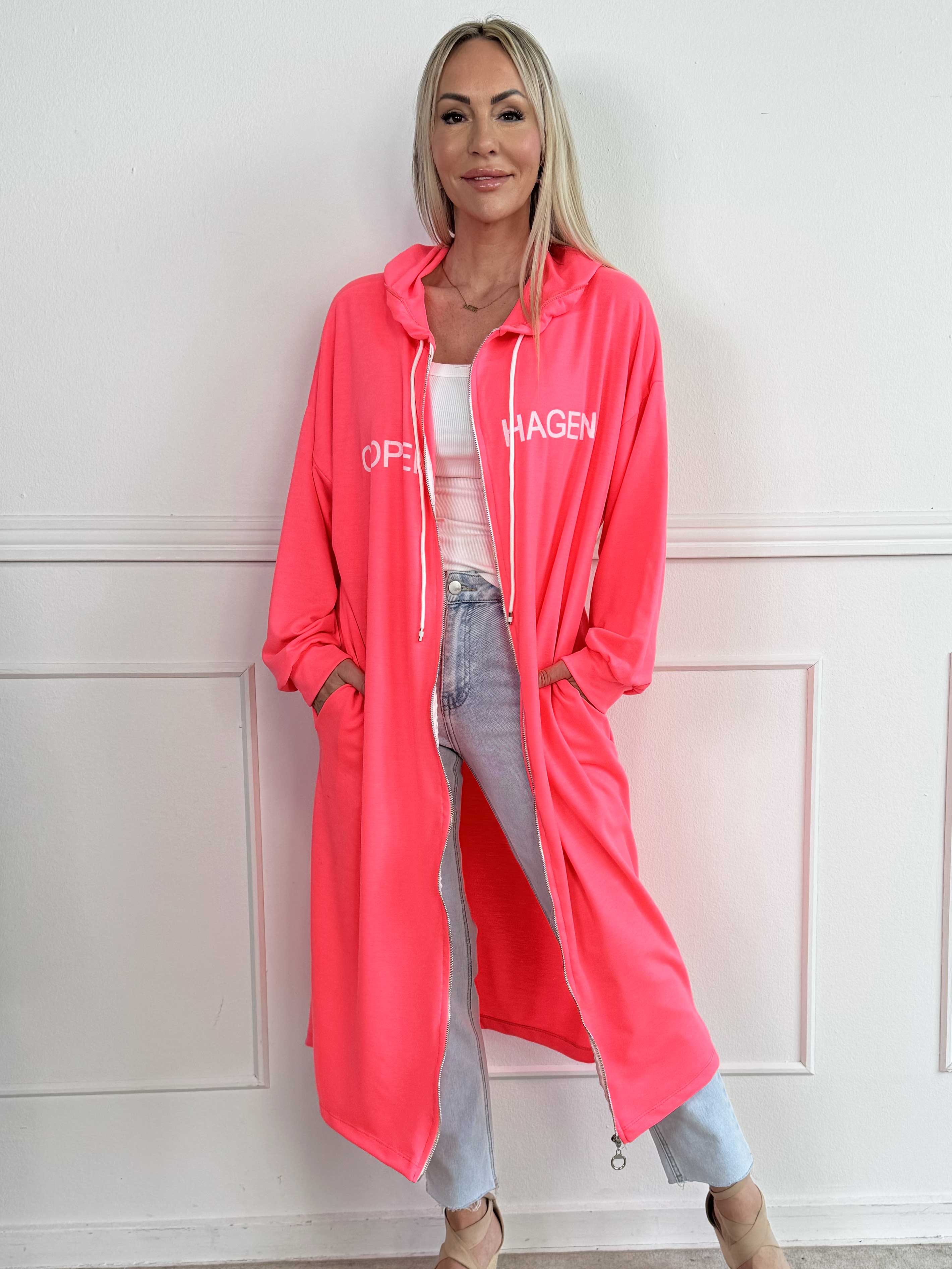 Erika - Lang blød hoodiekjole i bomuld med “Copenhagen”-print på brystet