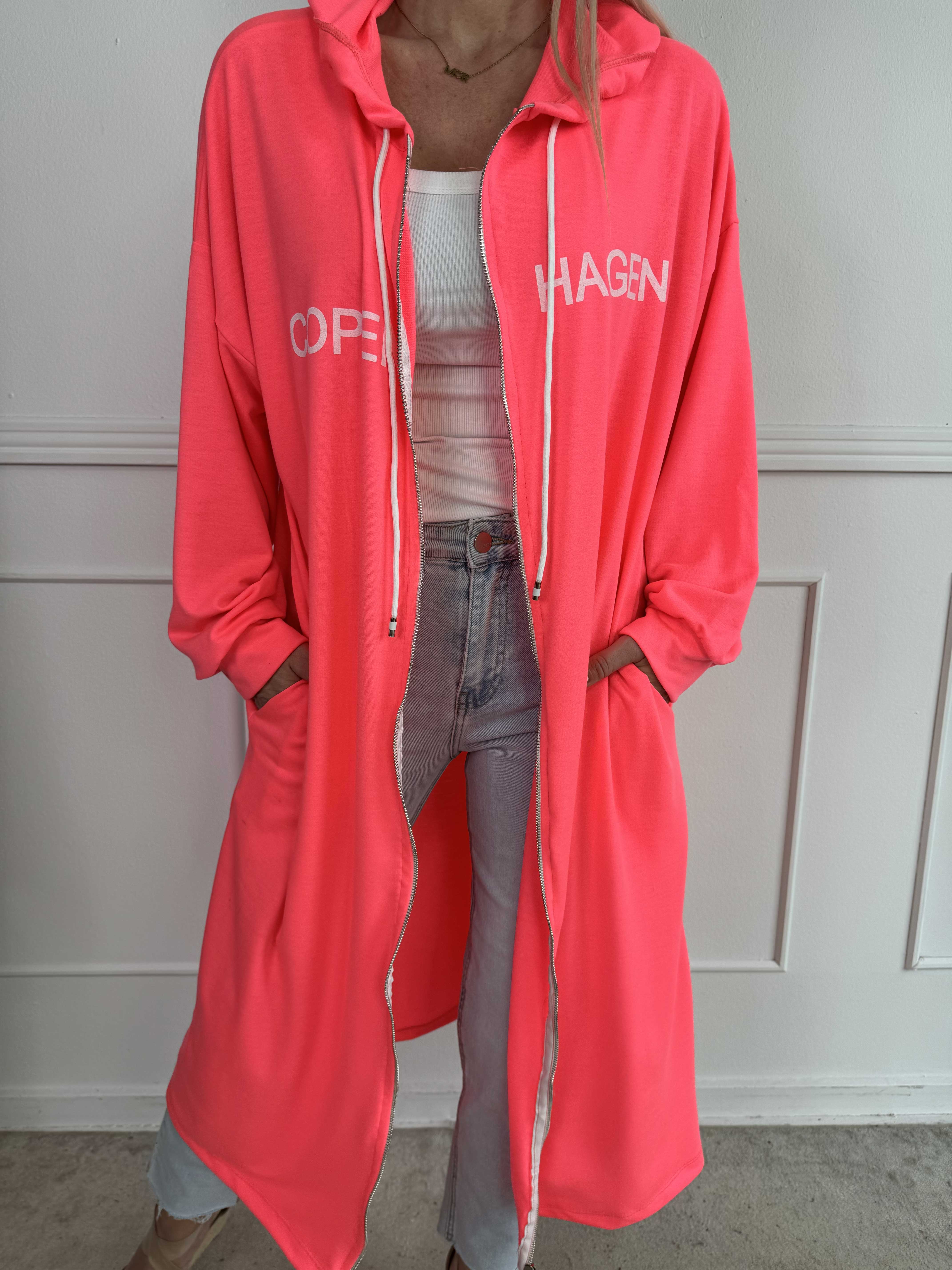 Erika - Lang blød hoodiekjole i bomuld med “Copenhagen”-print på brystet