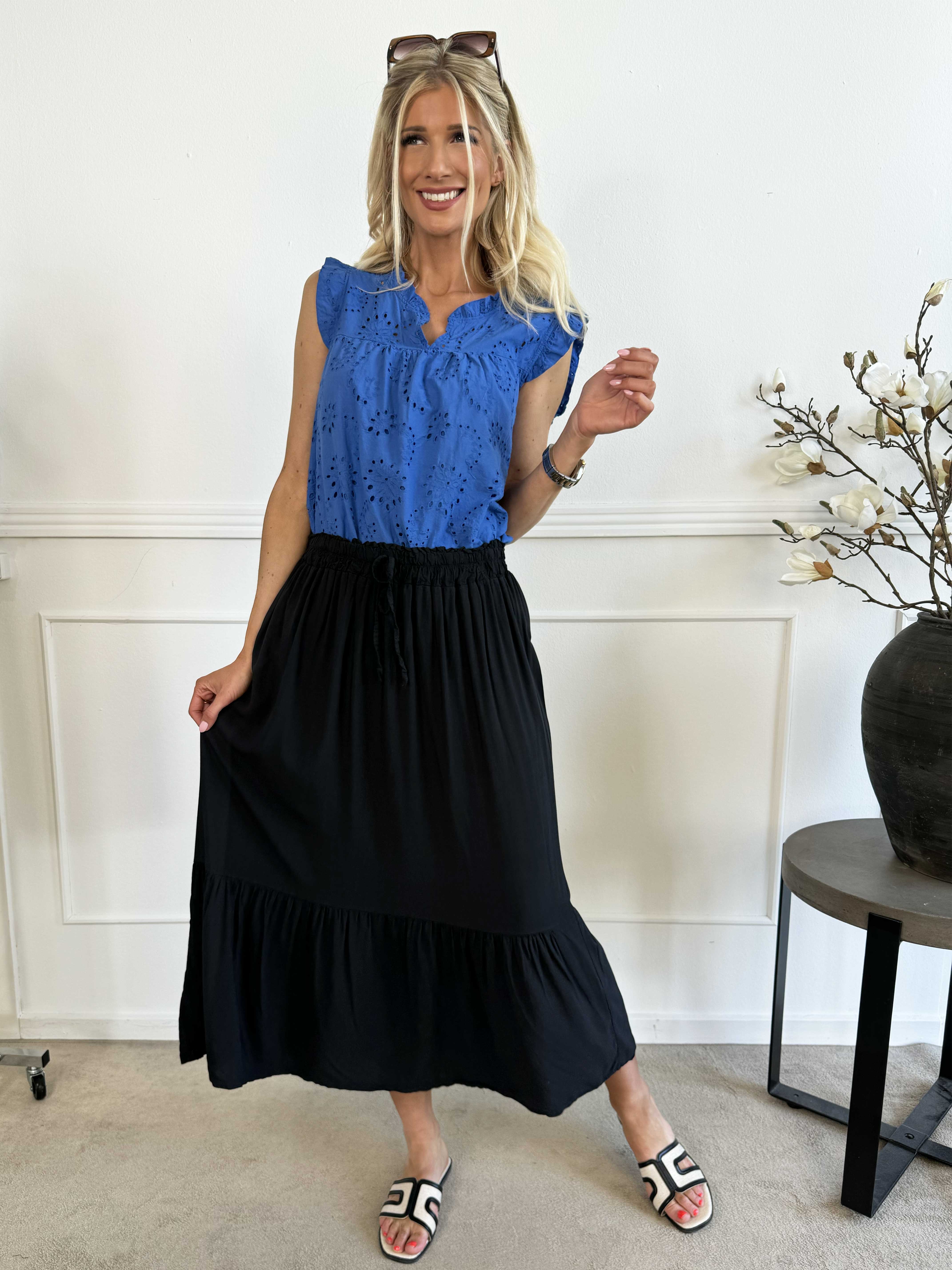 Florida - Sød nederdel i viskose med flæsekant forneden