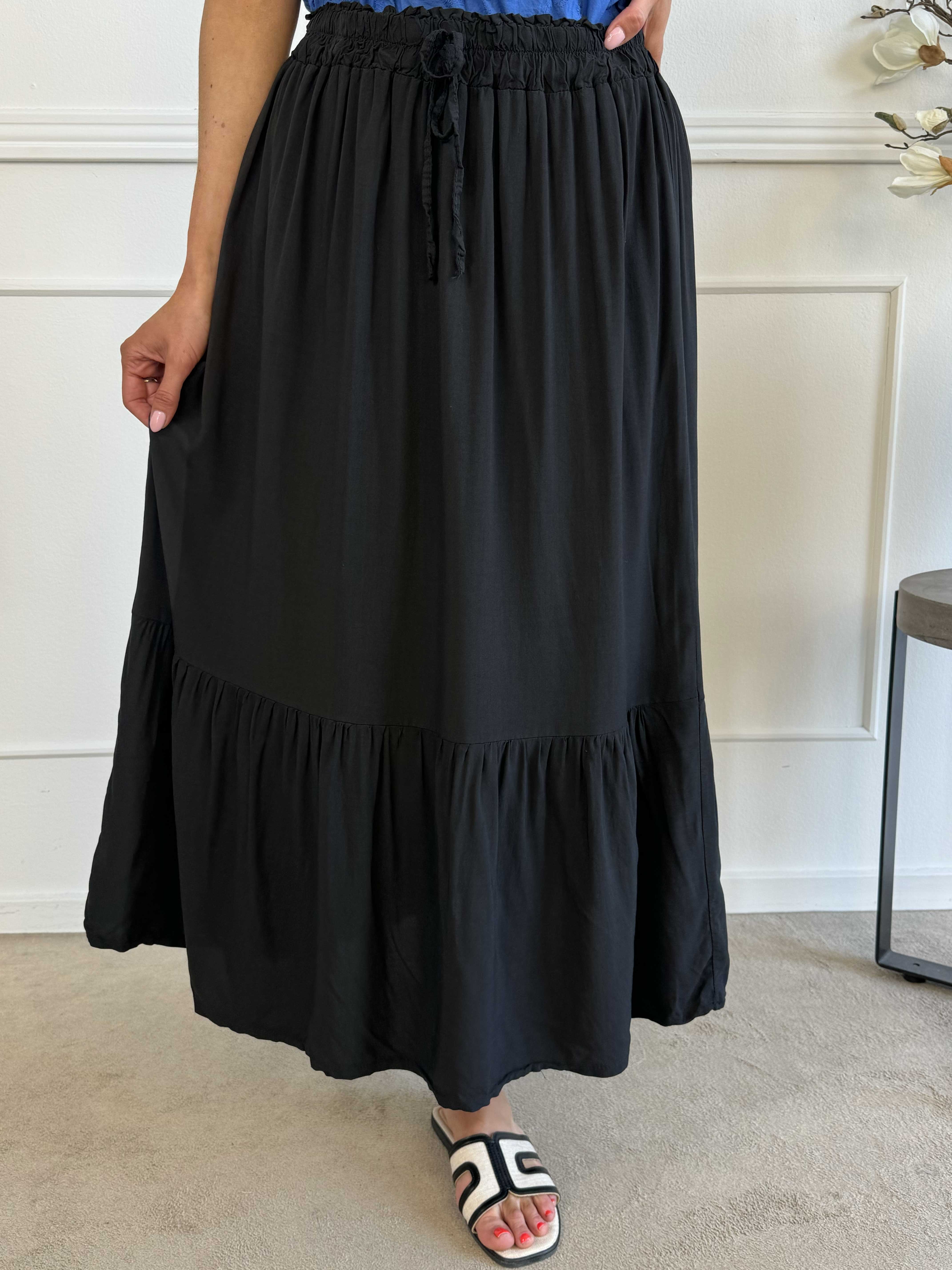 Florida - Sød nederdel i viskose med flæsekant forneden