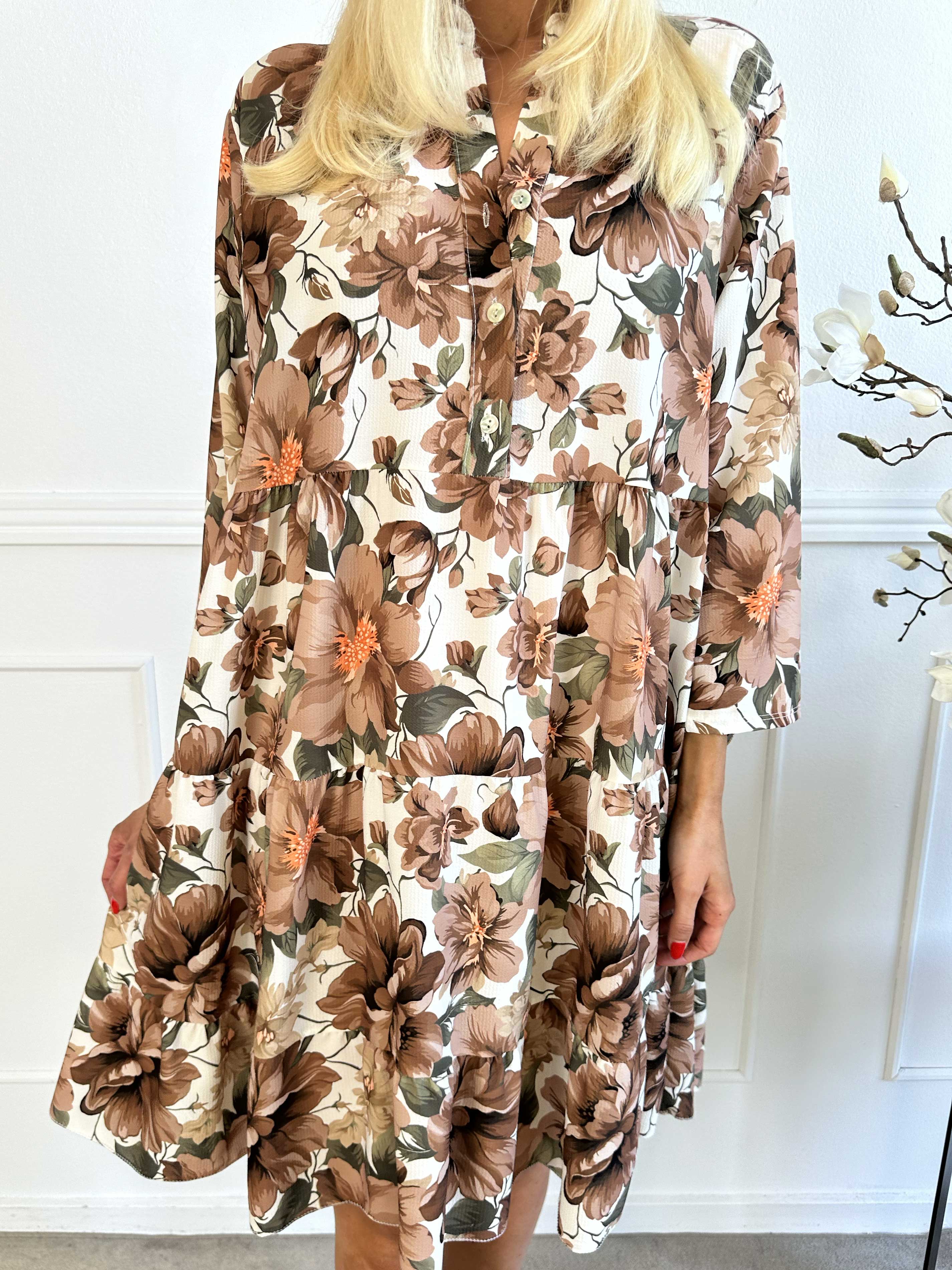 Flower Dress - Sød blomstret kjole med lag på lag look