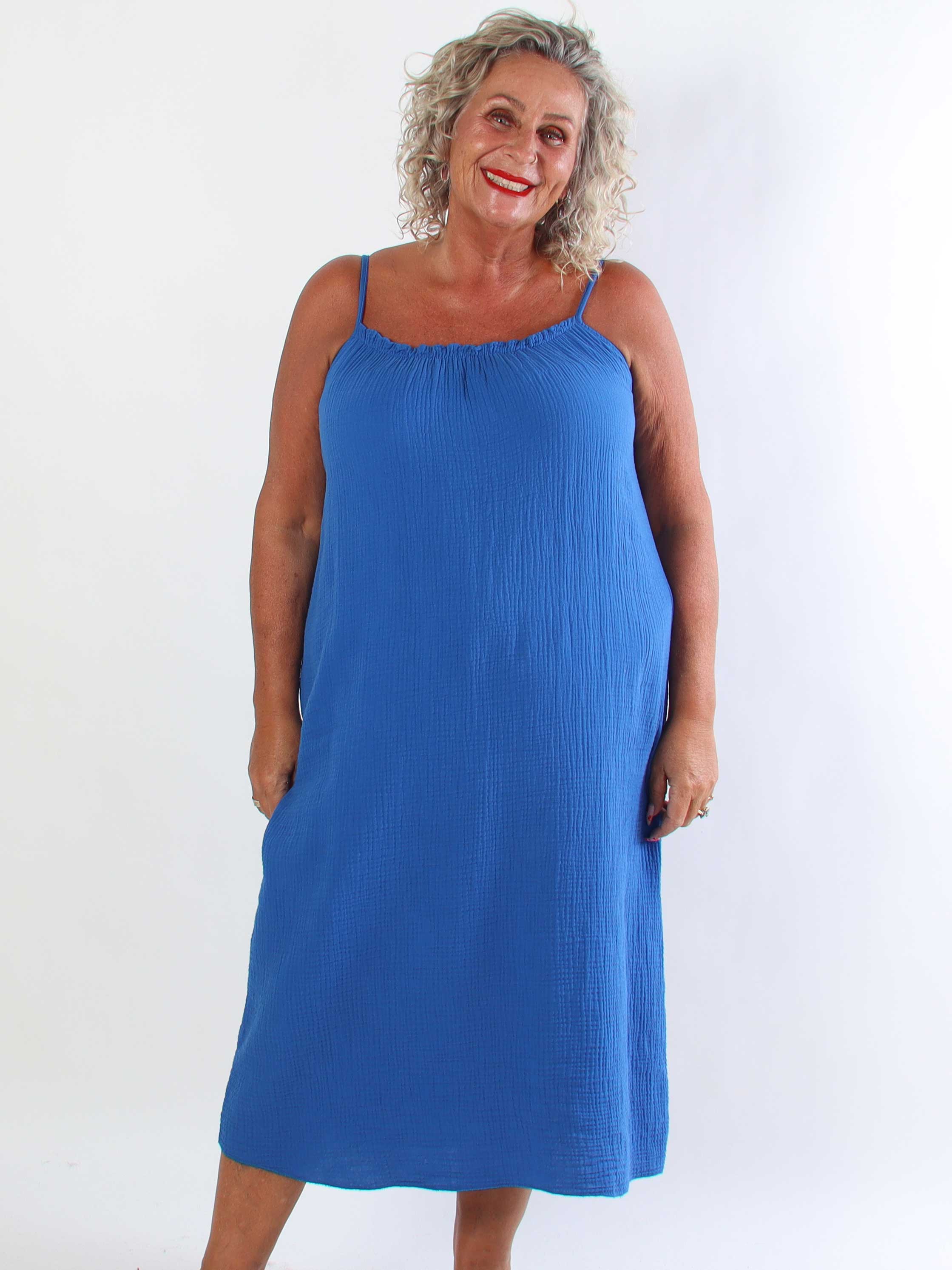 Kamma - Plus size stropkjole i blødt musselinbomuld