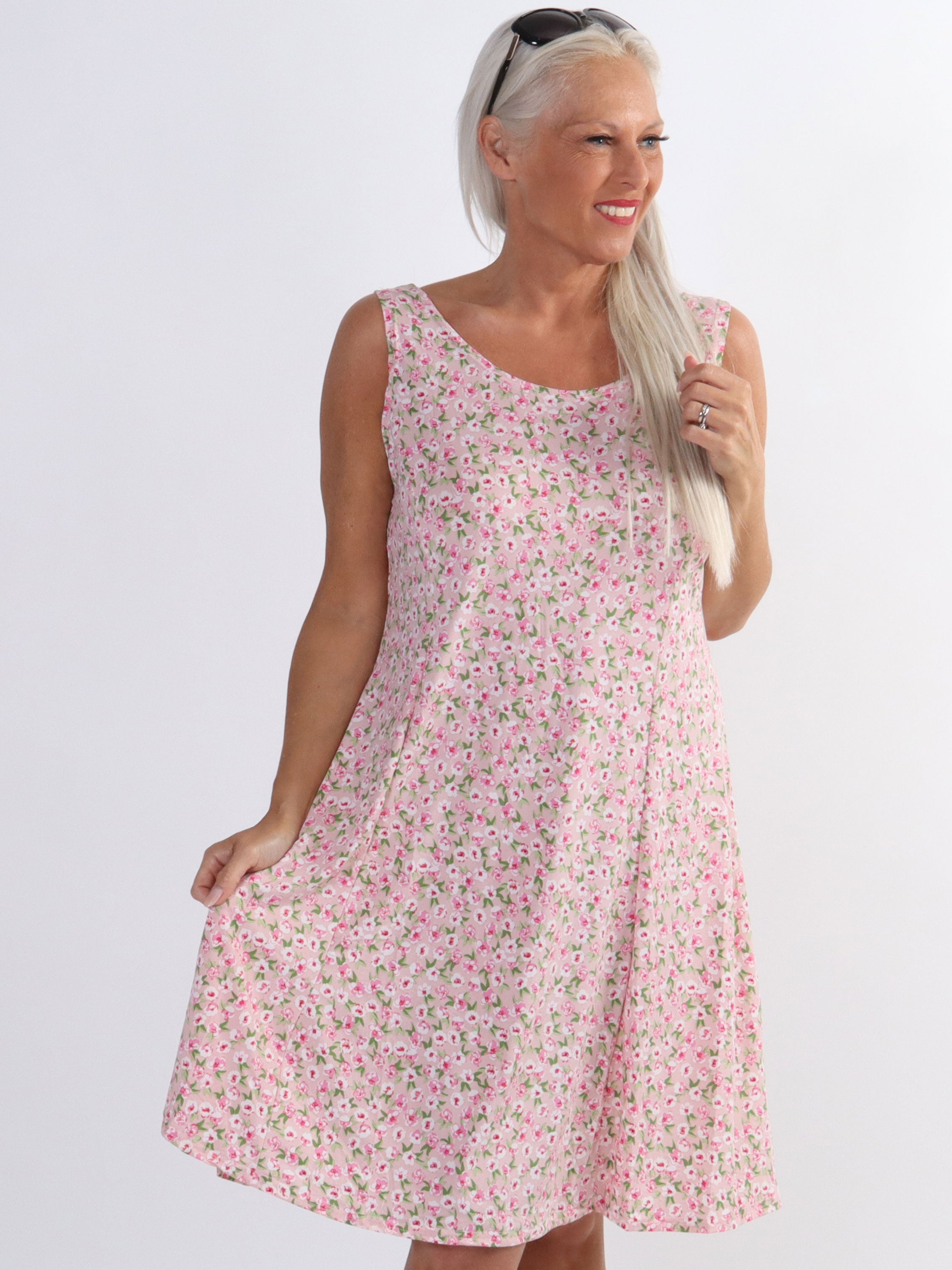 Maj Small Flower - Sød elastisk plus size kjole i blomsterprint