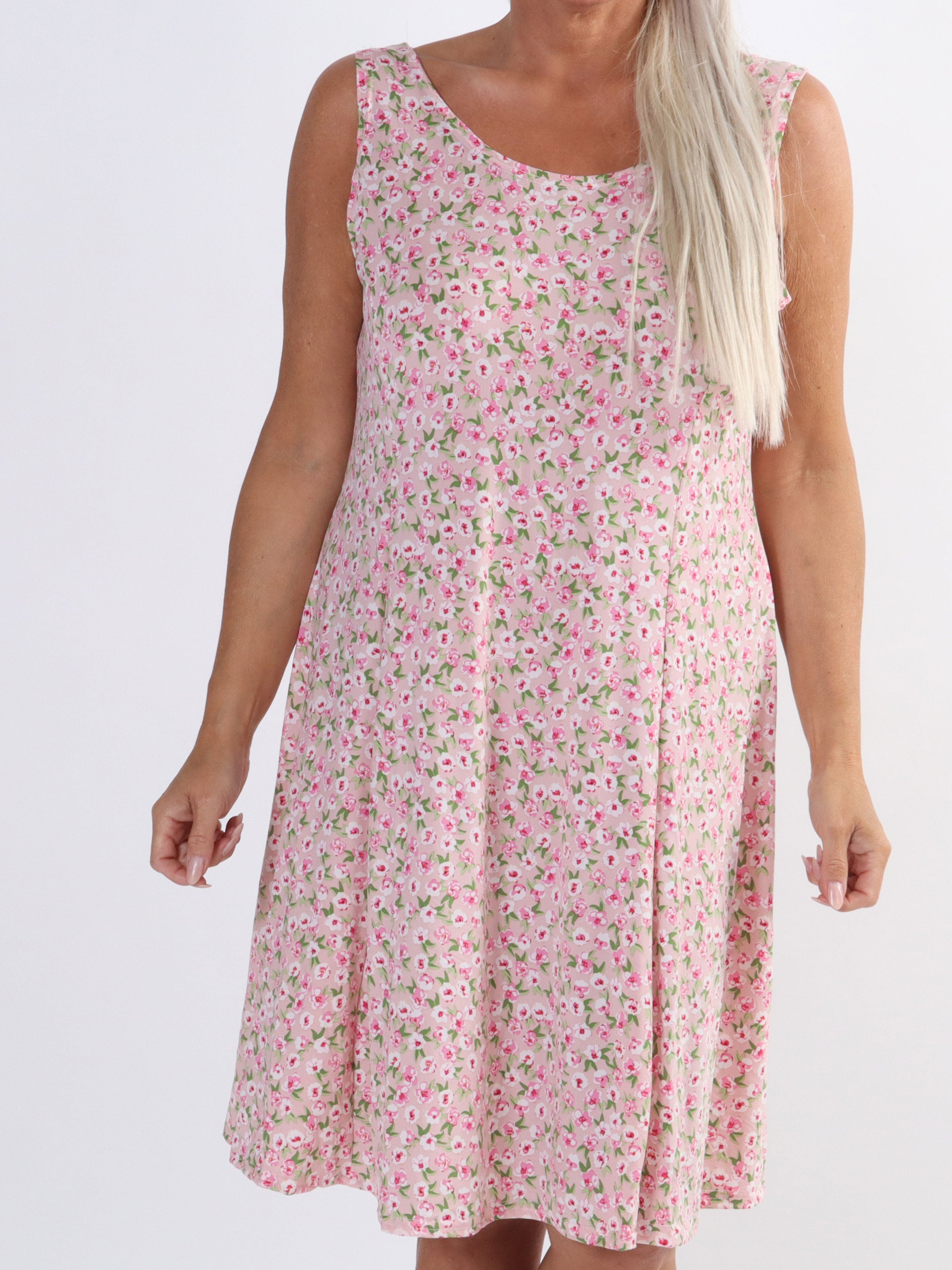 Maj Small Flower - Sød elastisk plus size kjole i blomsterprint