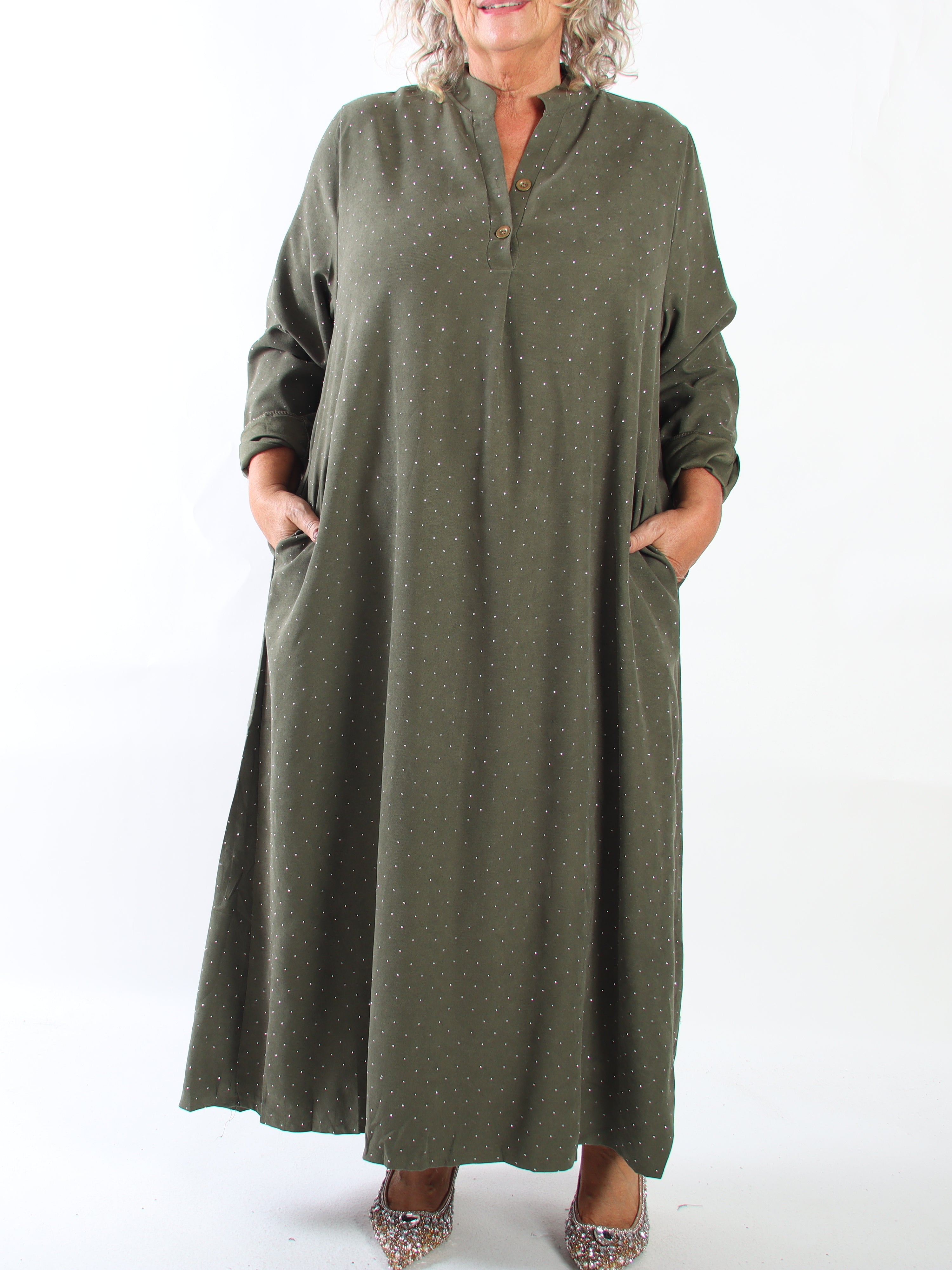 Margaux - Lang og elegant plus size kjole i blødt babyfløjl med fine, glitrende similisten