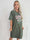 Meriam - Plus size t-shirtkjole med et cool, amerikansk inspireret print