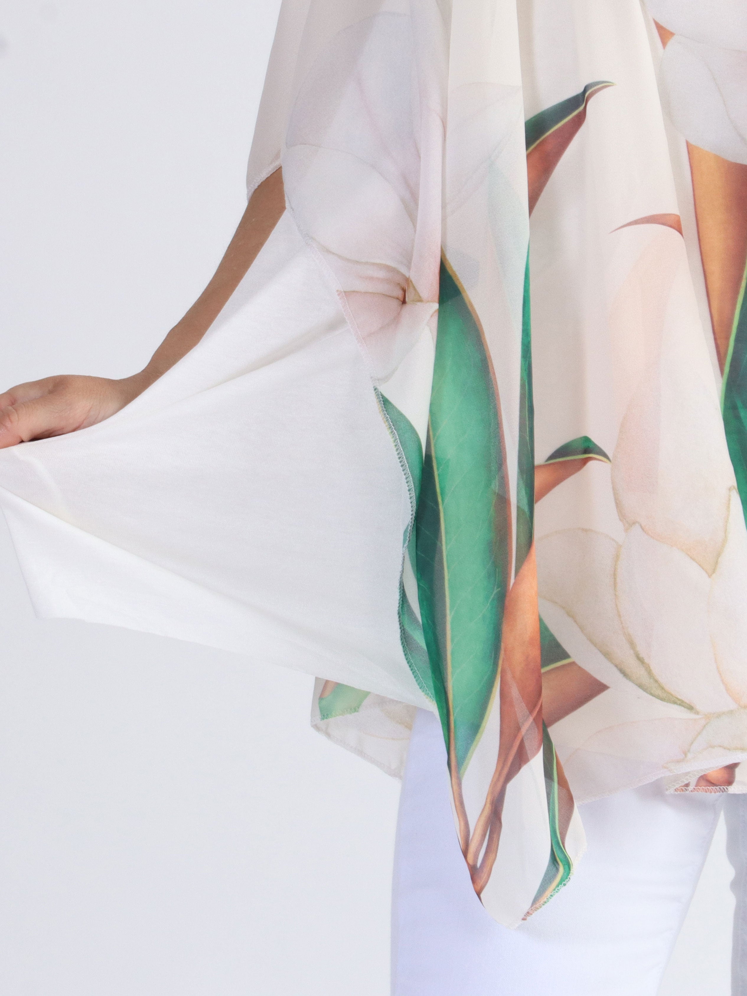 Mian - Farverig plus size tunika med chiffonlag