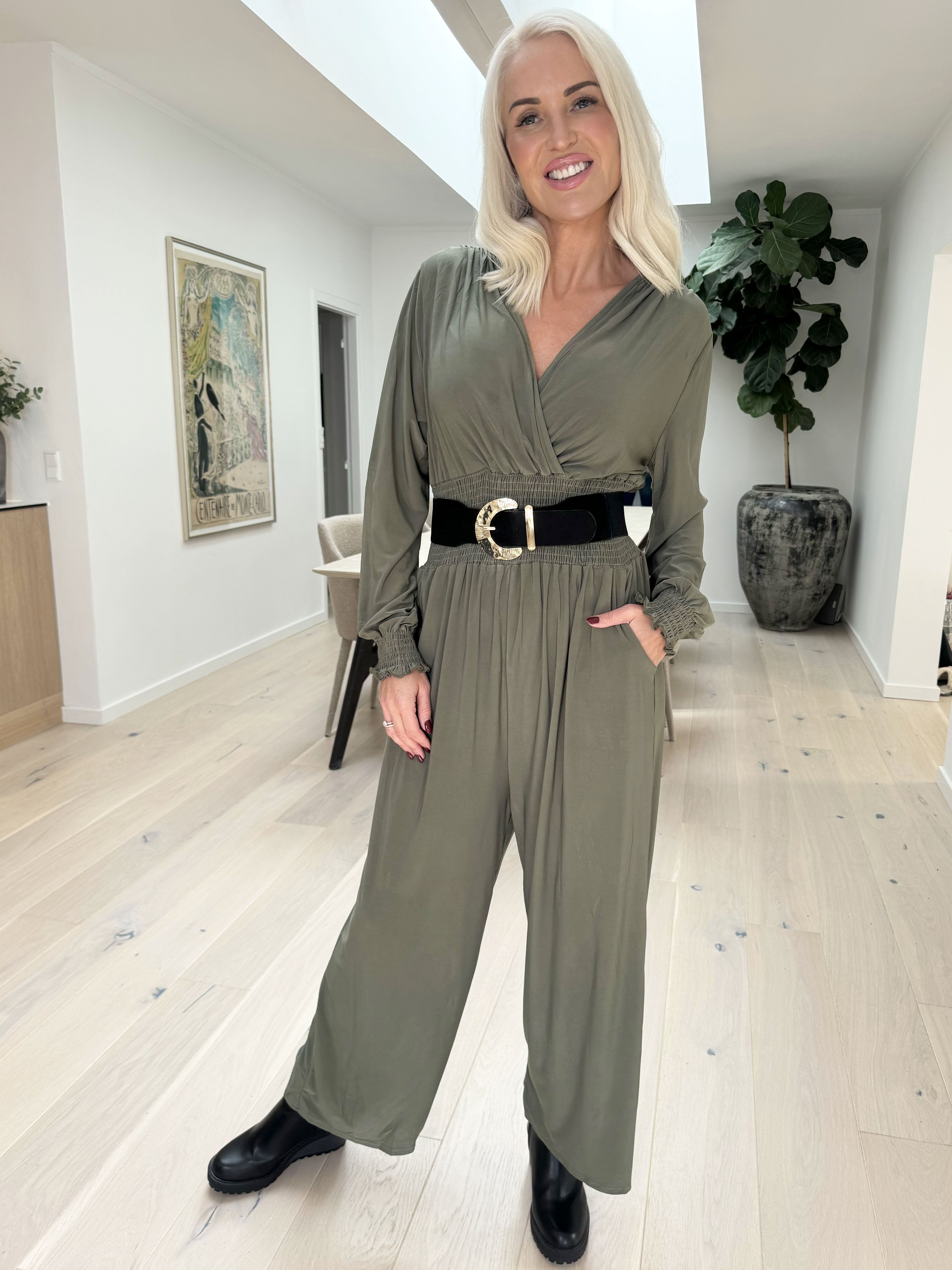 Pams Plain Jumpsuit L/S - Ensfarvet elastisk buksedragt