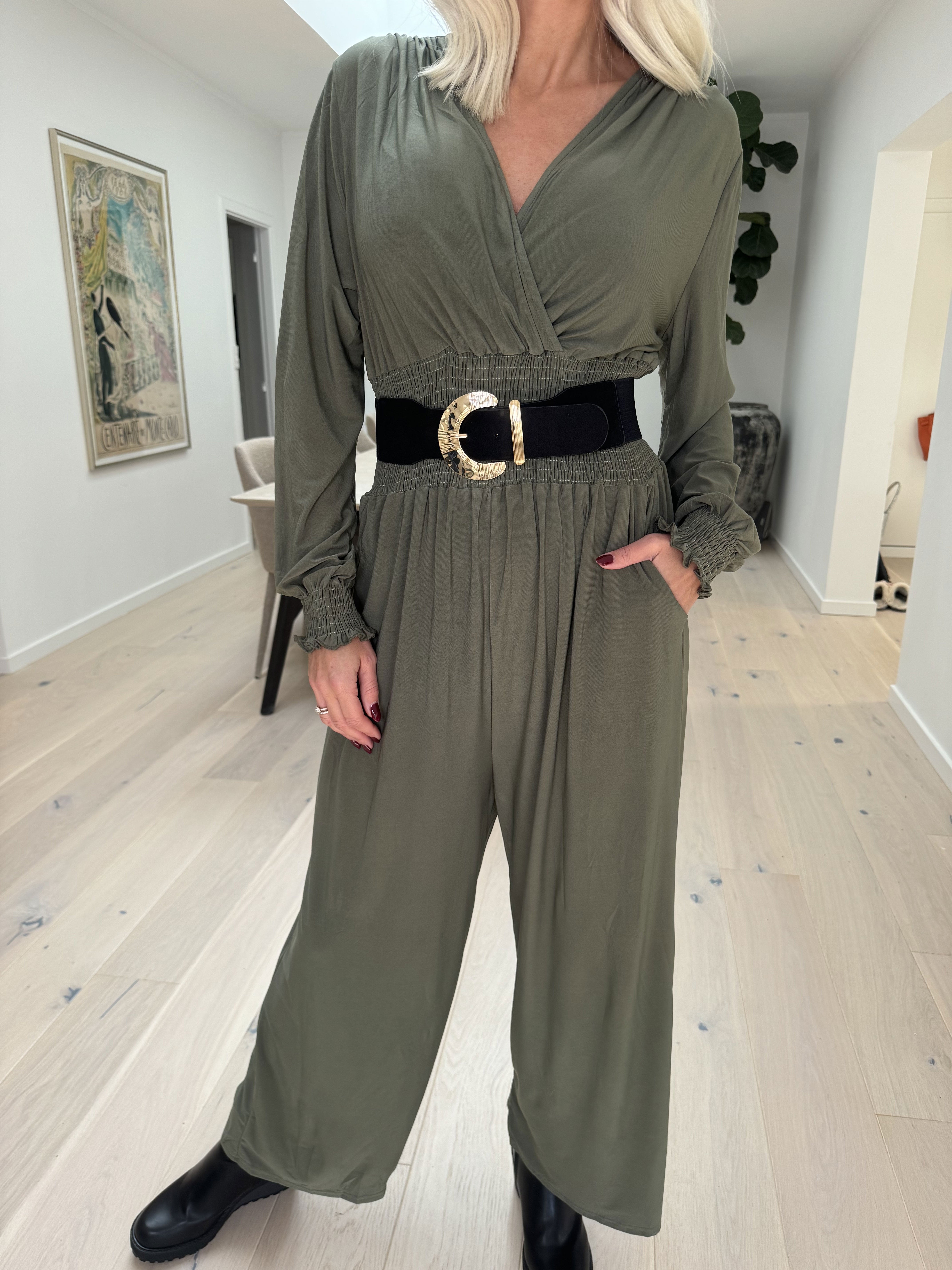 Pams Plain Jumpsuit L/S - Ensfarvet elastisk buksedragt