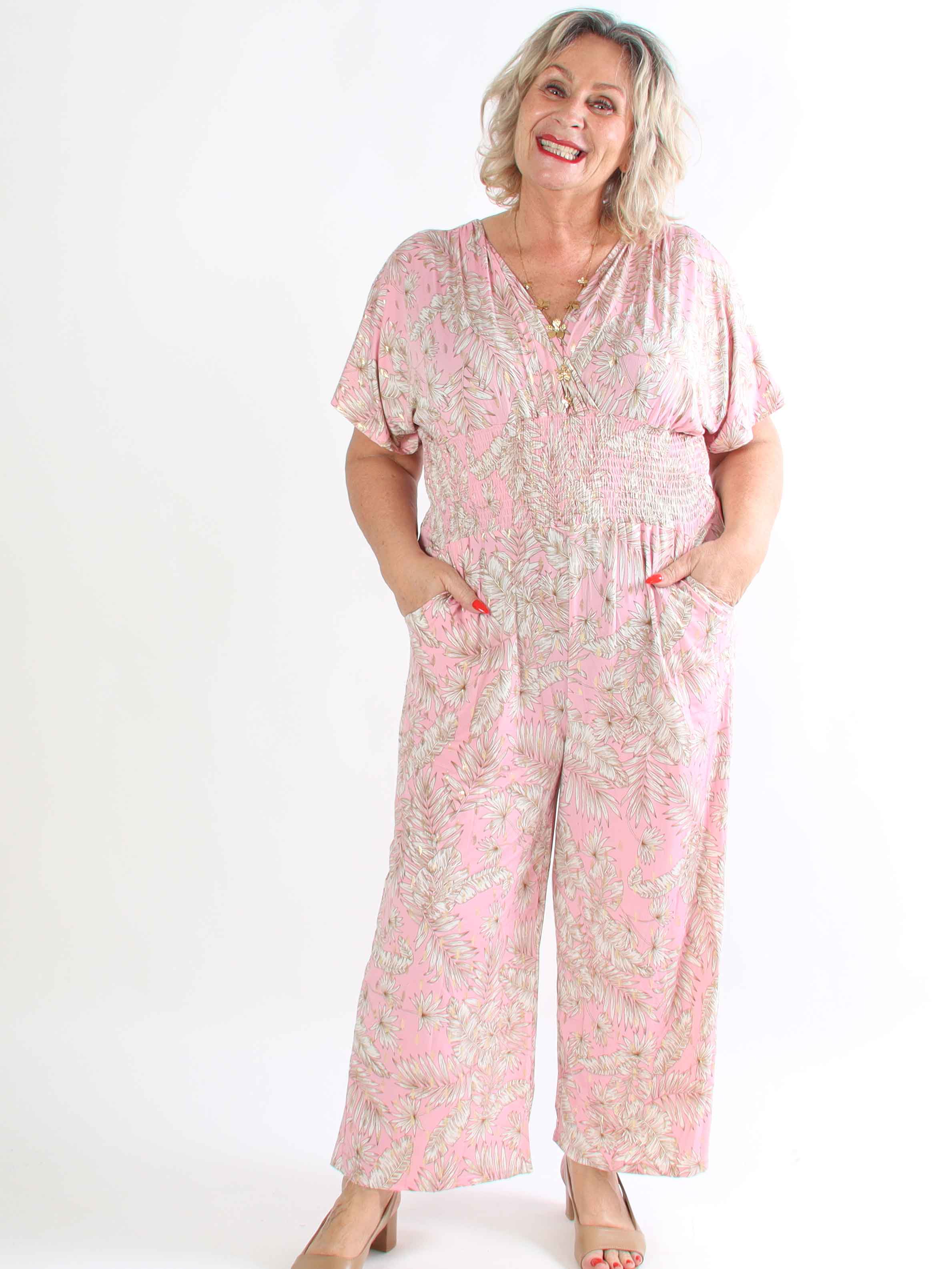 Pams Gold Leaf Jumpsuit - Plus size buksedragt med blad mønster og guld dutter