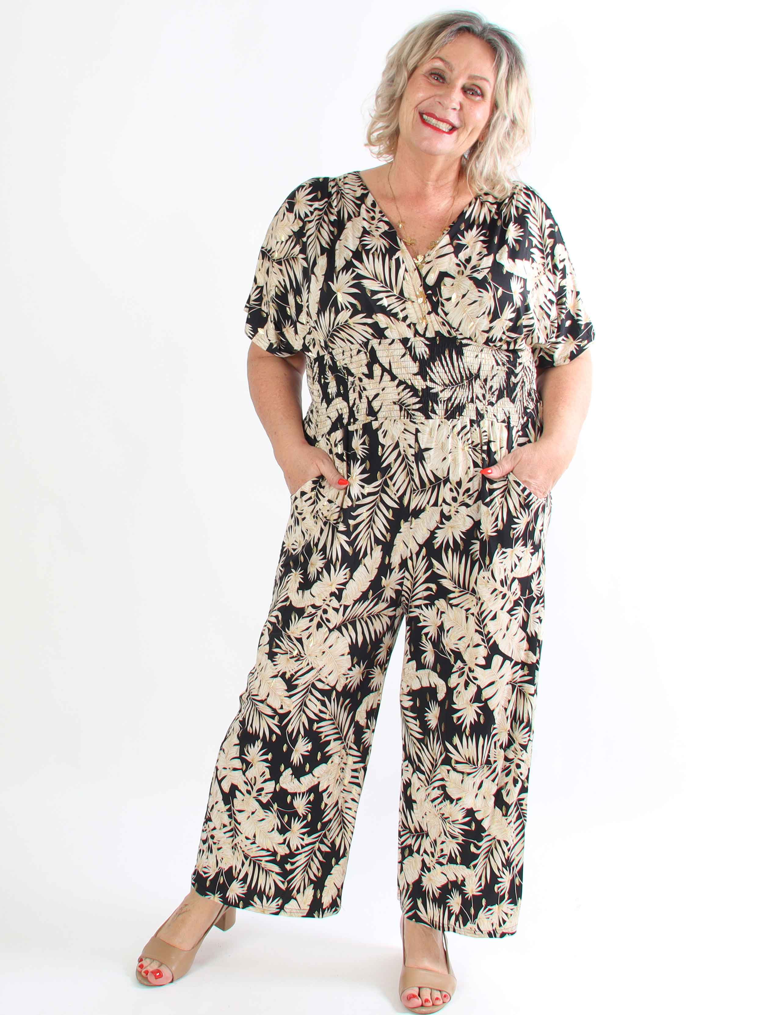 Pams Gold Leaf Jumpsuit - Plus size buksedragt med blad mønster og guld dutter