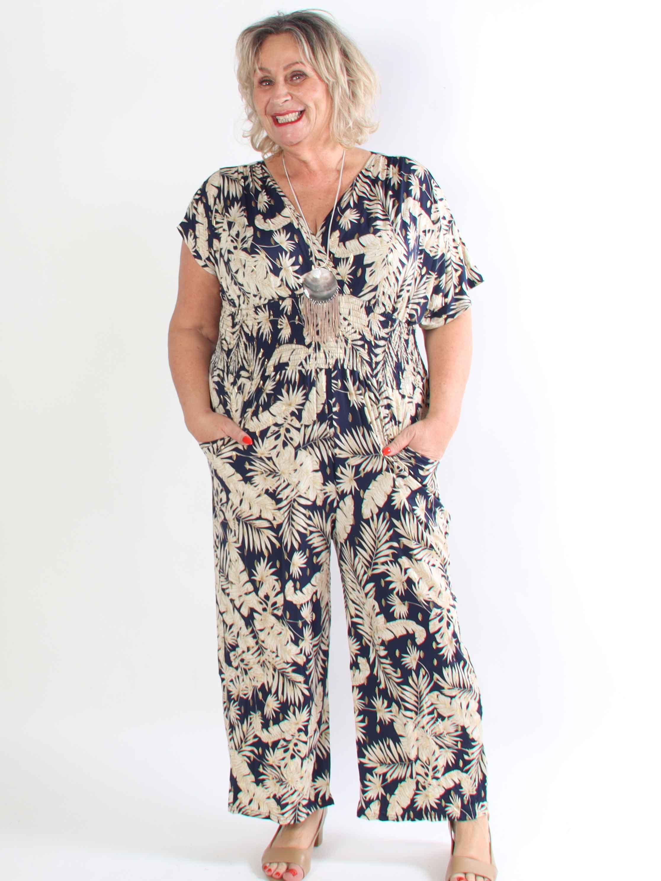 Pams Gold Leaf Jumpsuit - Plus size buksedragt med blad mønster og guld dutter