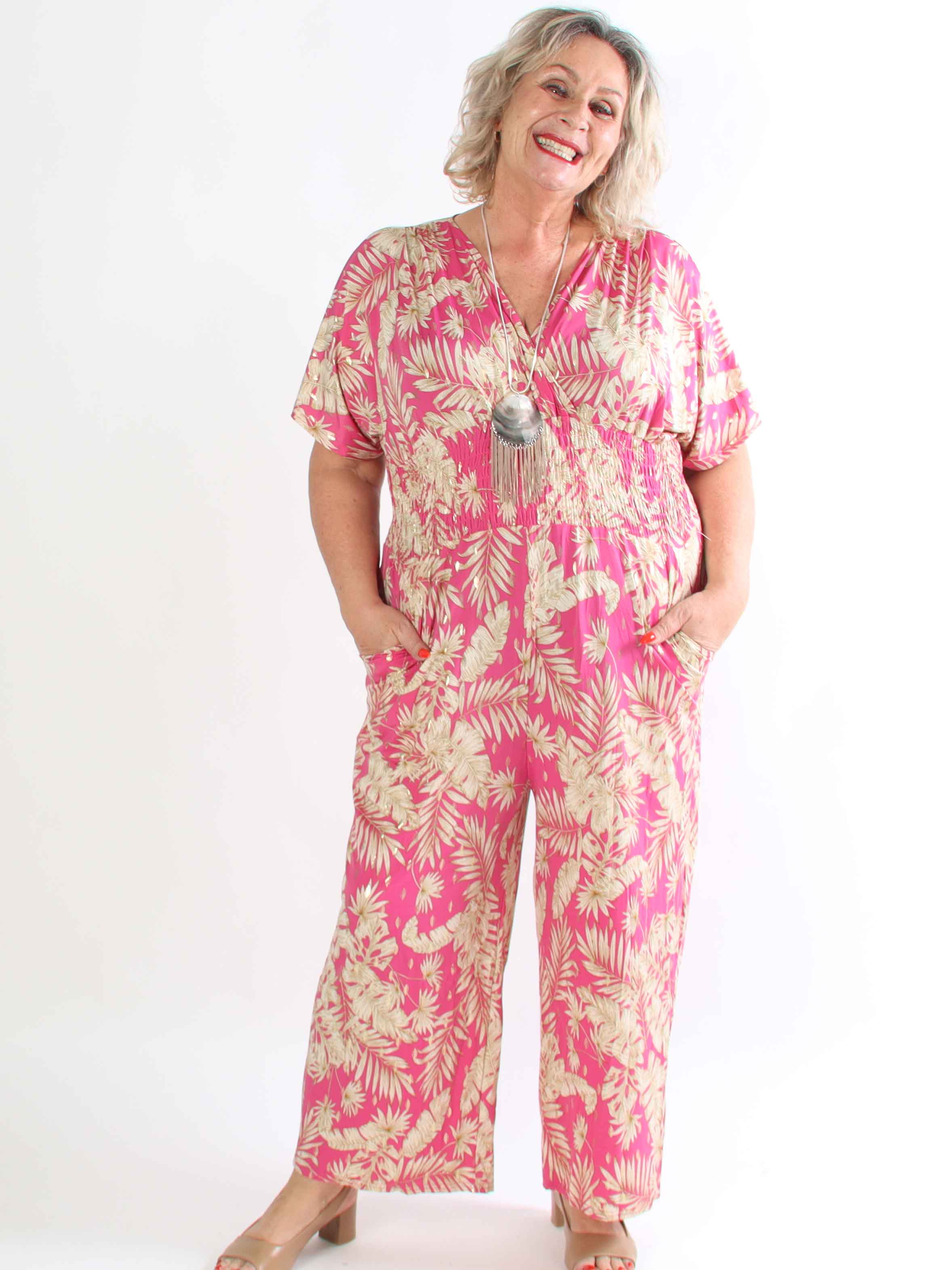 Pams Gold Leaf Jumpsuit - Plus size buksedragt med blad mønster og guld dutter