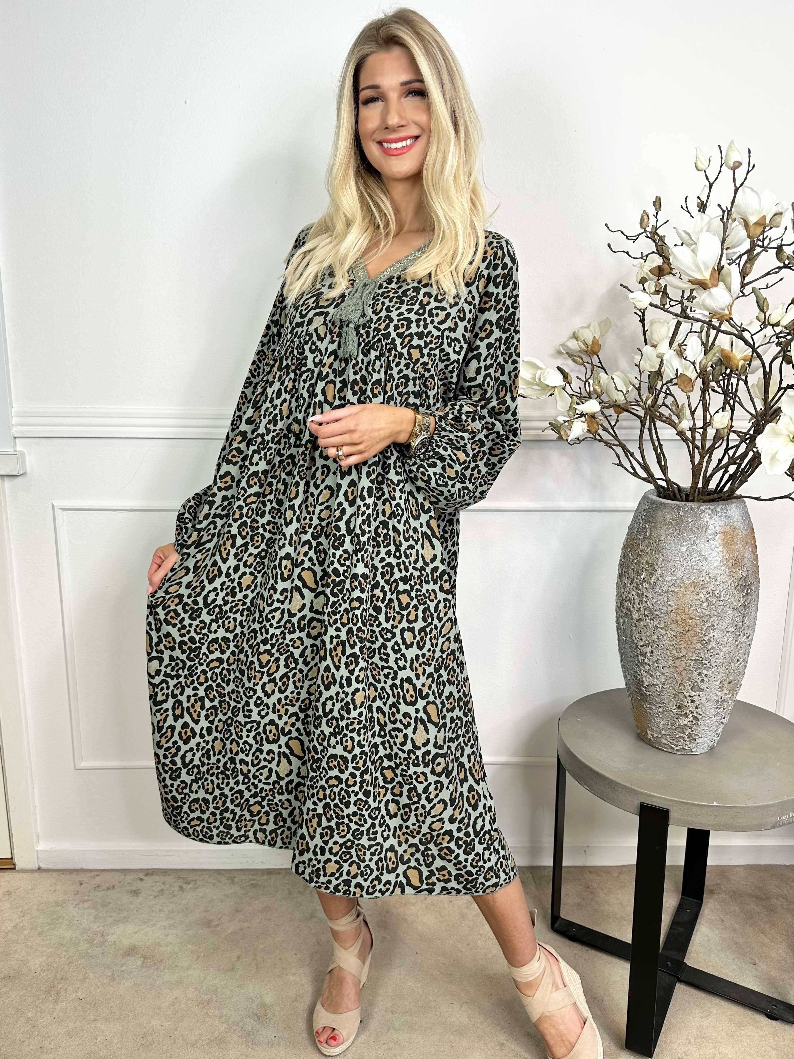Rebecca - Lang tunikakjole i leopardprint