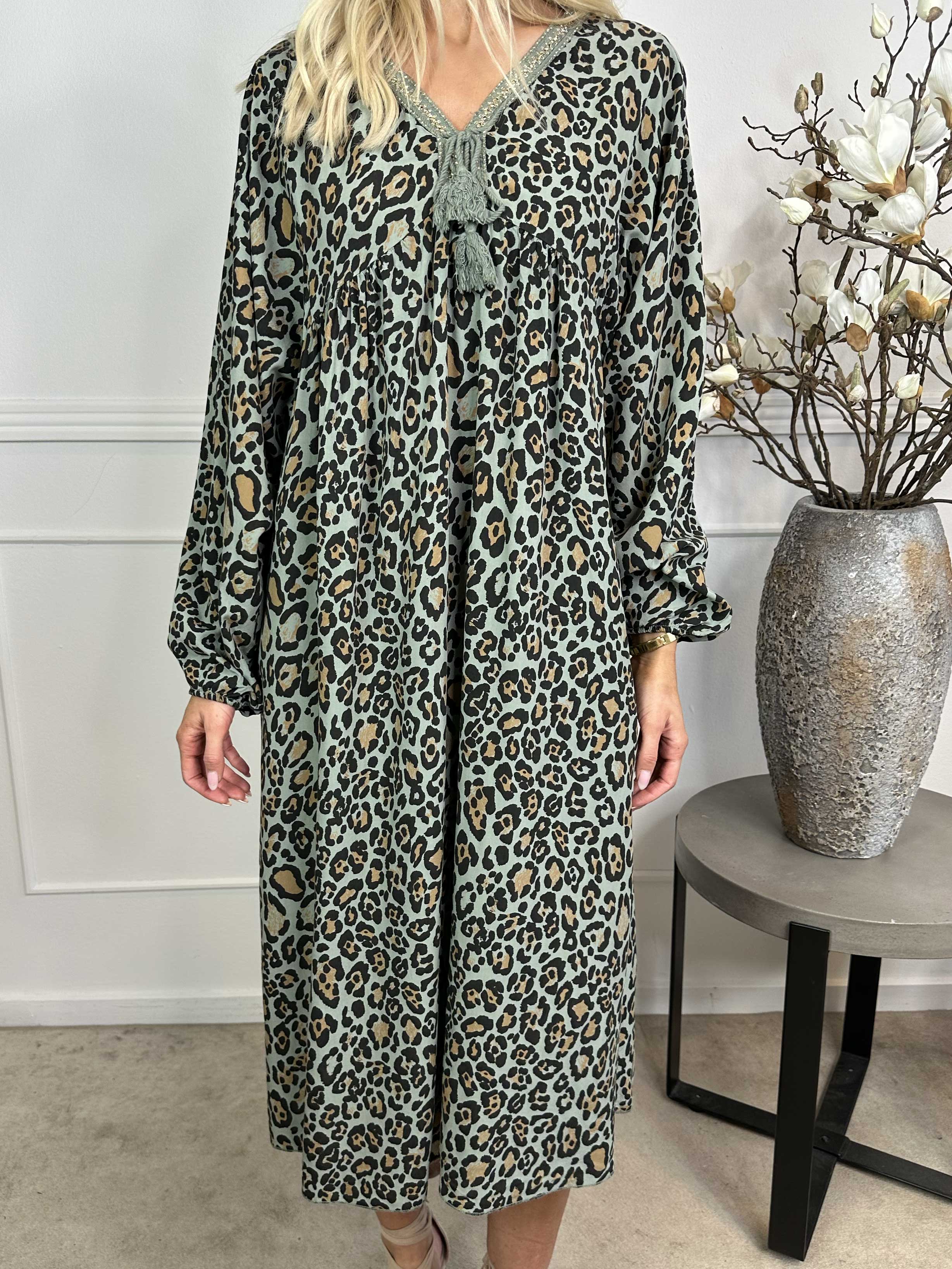Rebecca - Lang tunikakjole i leopardprint