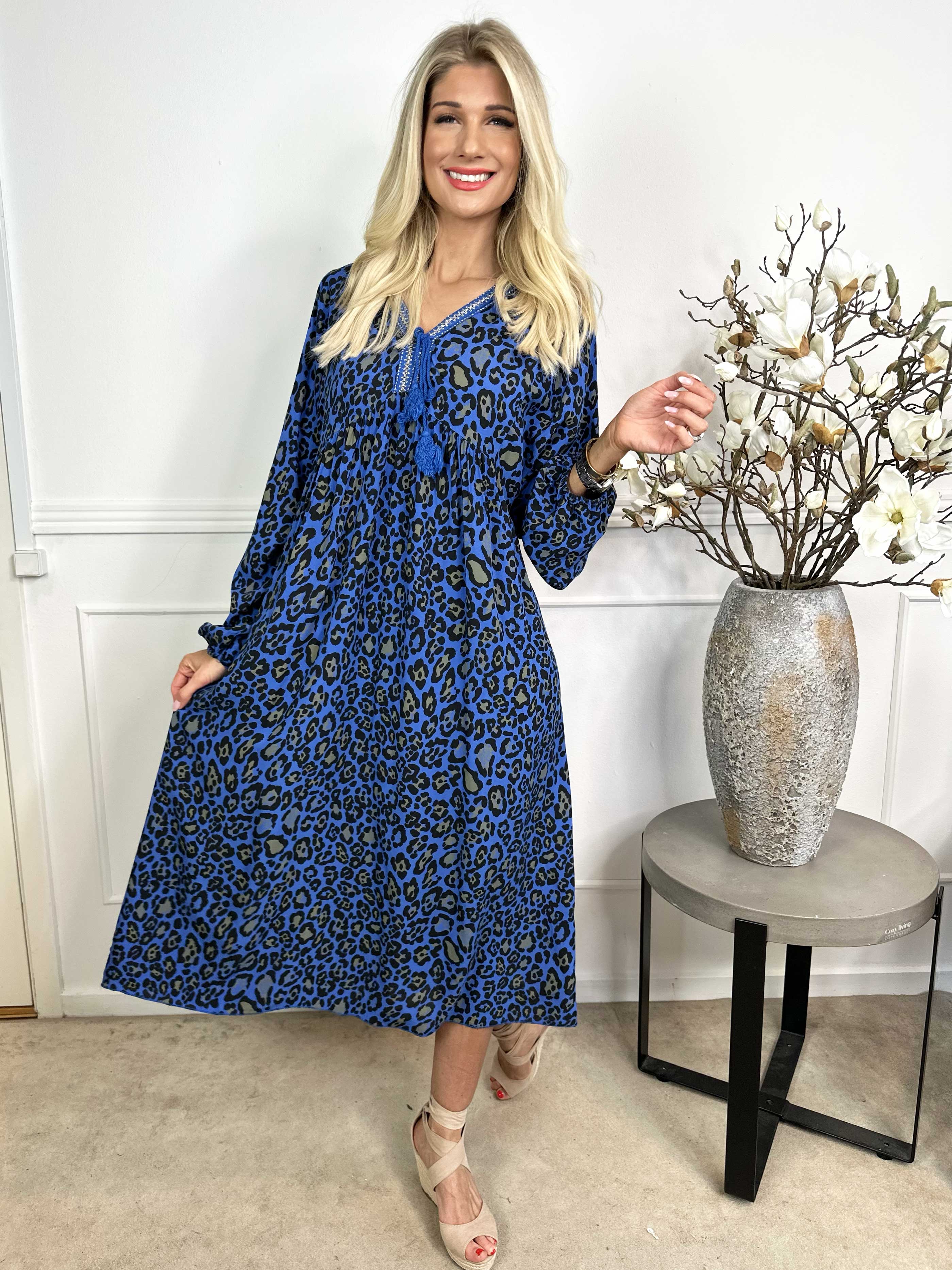 Rebecca - Lang tunikakjole i leopardprint