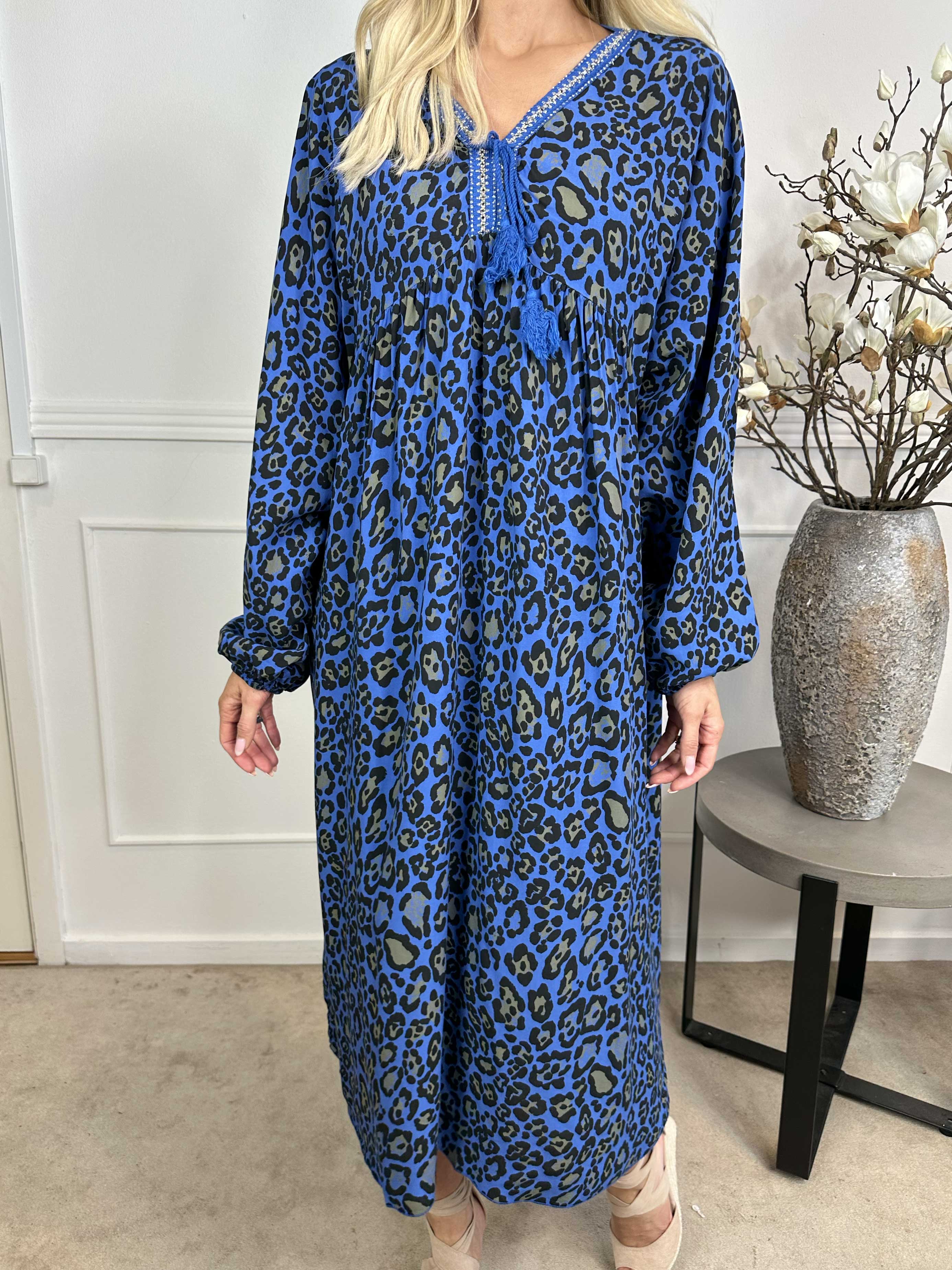 Rebecca - Lang tunikakjole i leopardprint