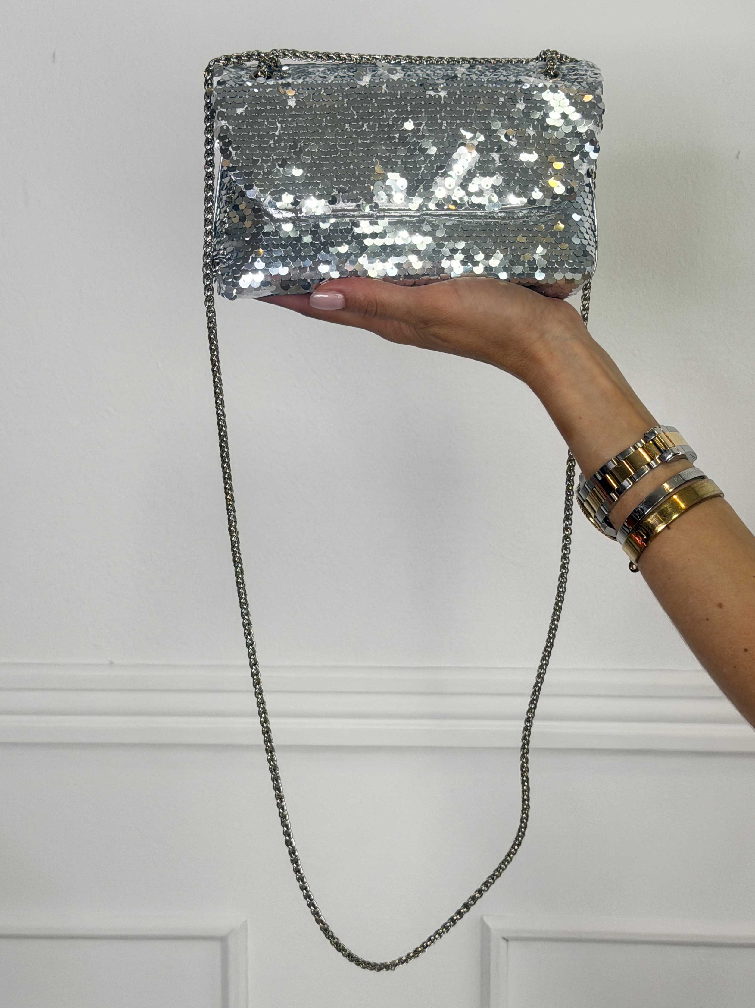 Timian - Lille skuldertaske i pailletter med guldkæde