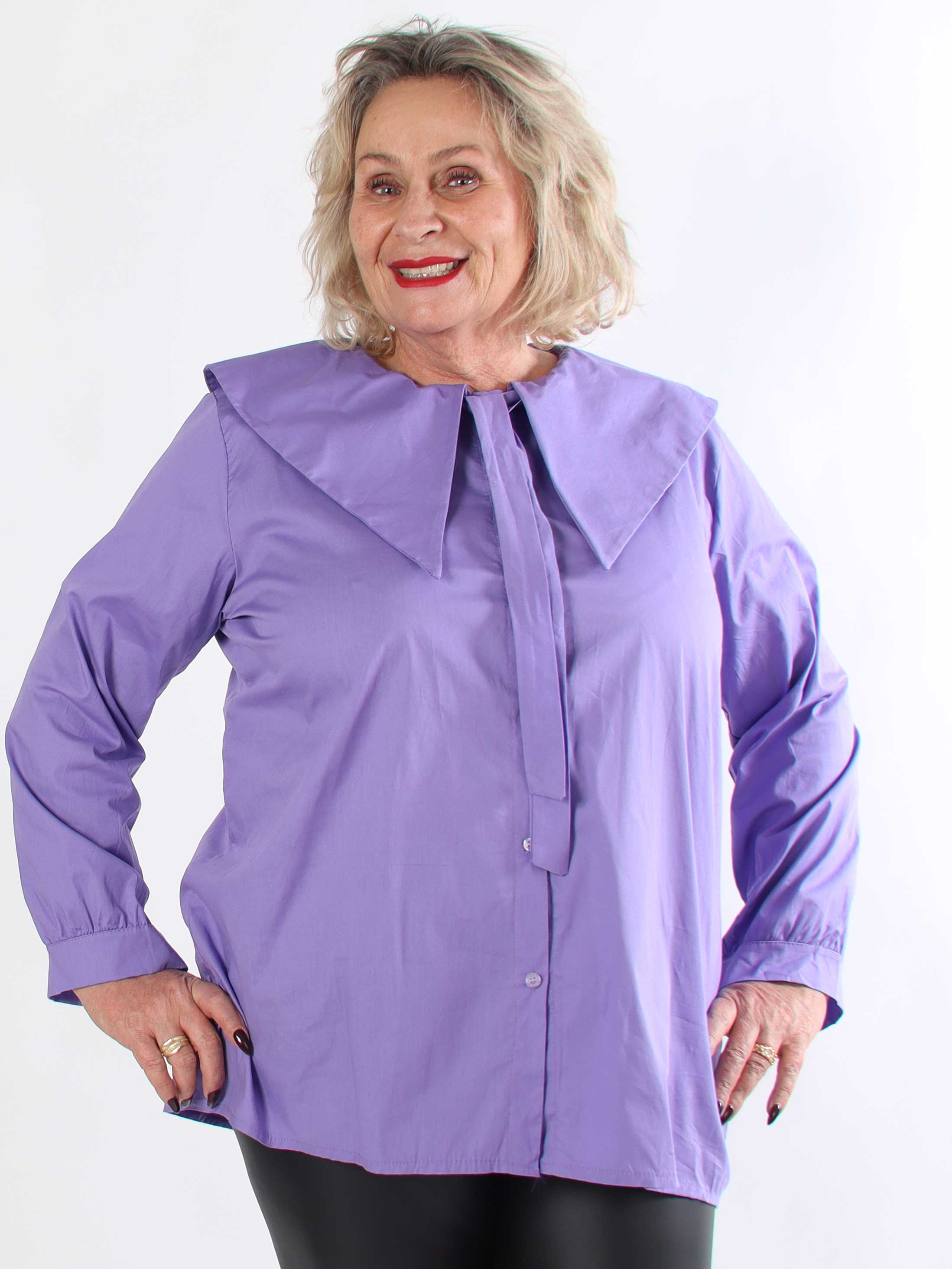 Venezia - Plus size skjorte i bomuld med stor krave og fint bindebånd