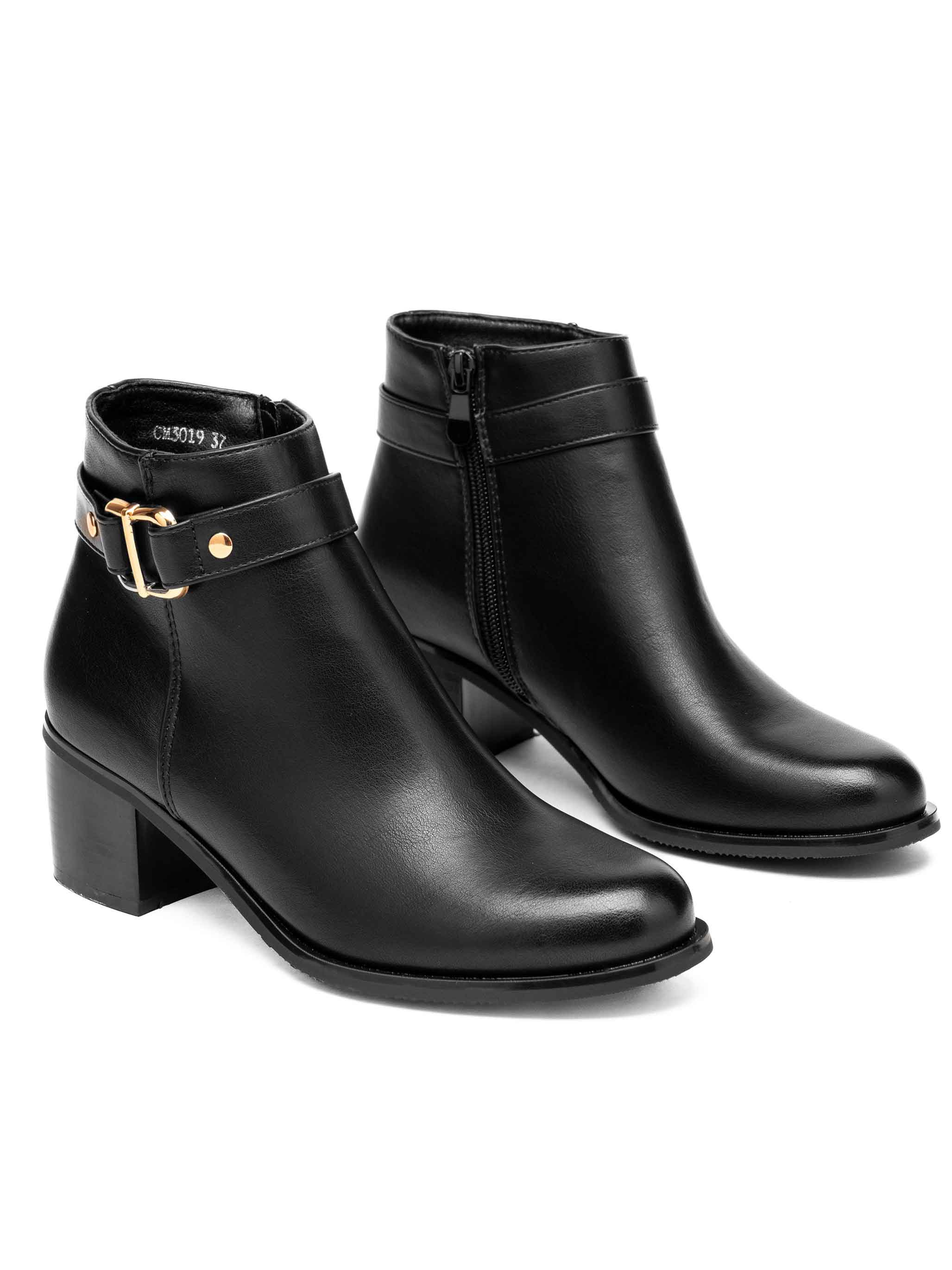 Sunnva - Ankelstøvle med lille hæl og guld spænde