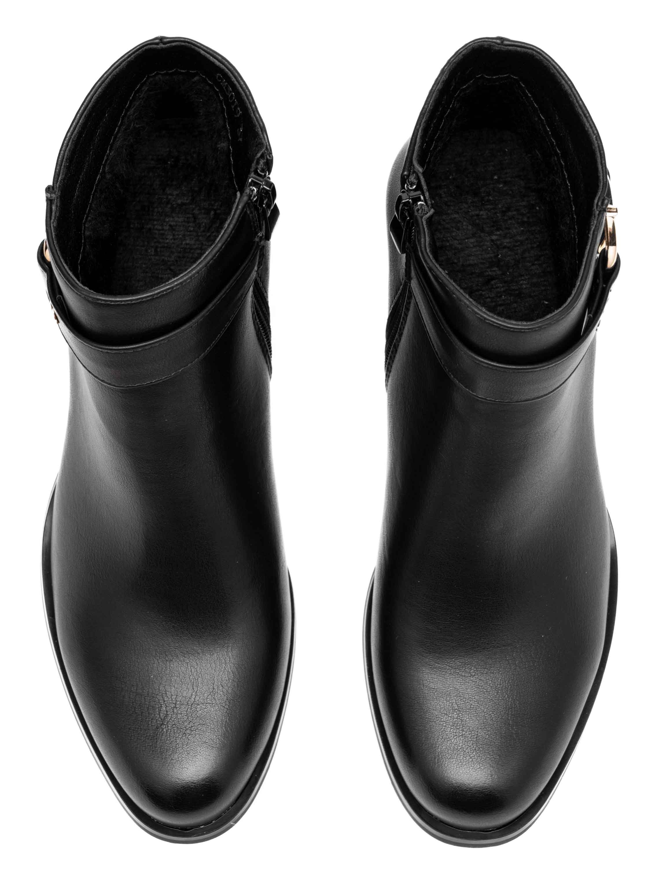 Sunnva - Ankelstøvle med lille hæl og guld spænde